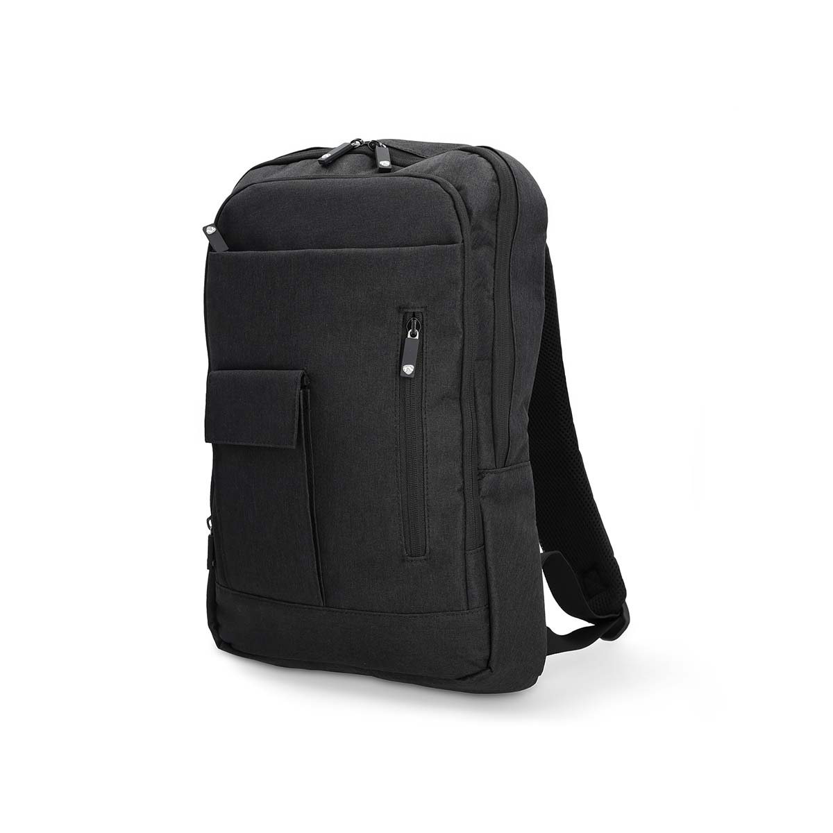 Schwarzer Rucksack mit Vordertasche und Seitentasche, vor weißem Hintergrund.