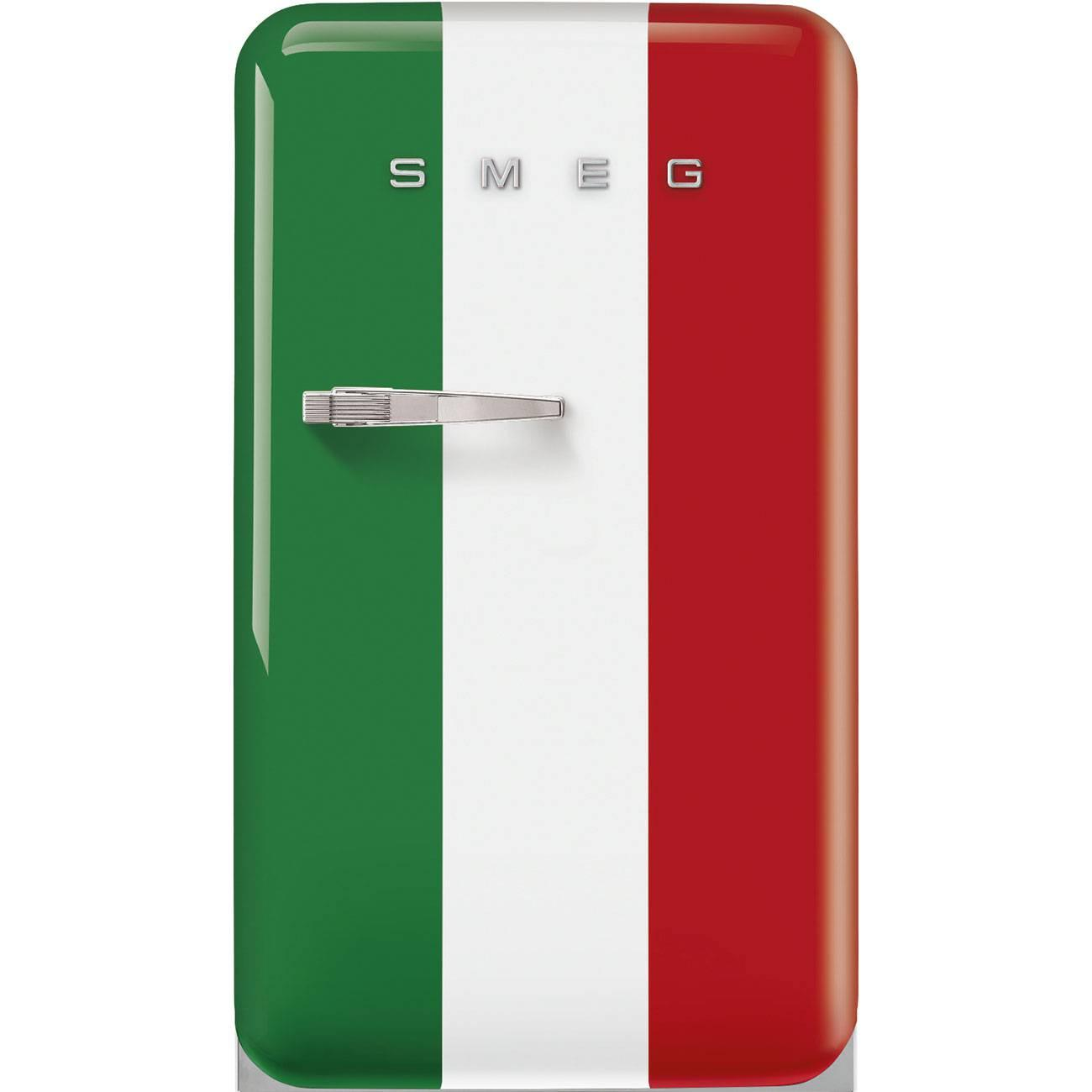 Un refrigerador con un diseño de bandera italiana en su frente.