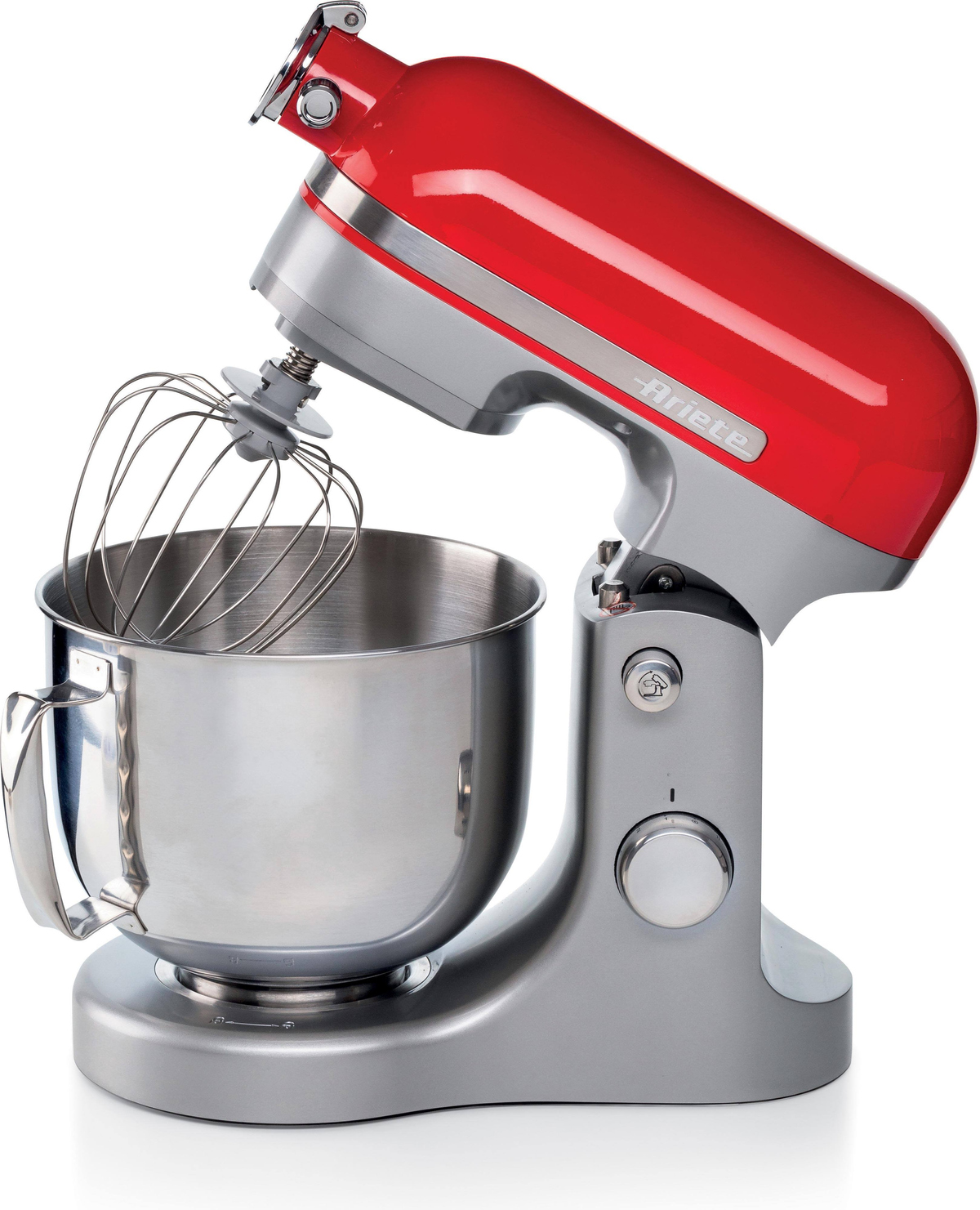 Roter und silberner Küchenmixer mit Rührschüssel und Schneebesenaufsatz.
