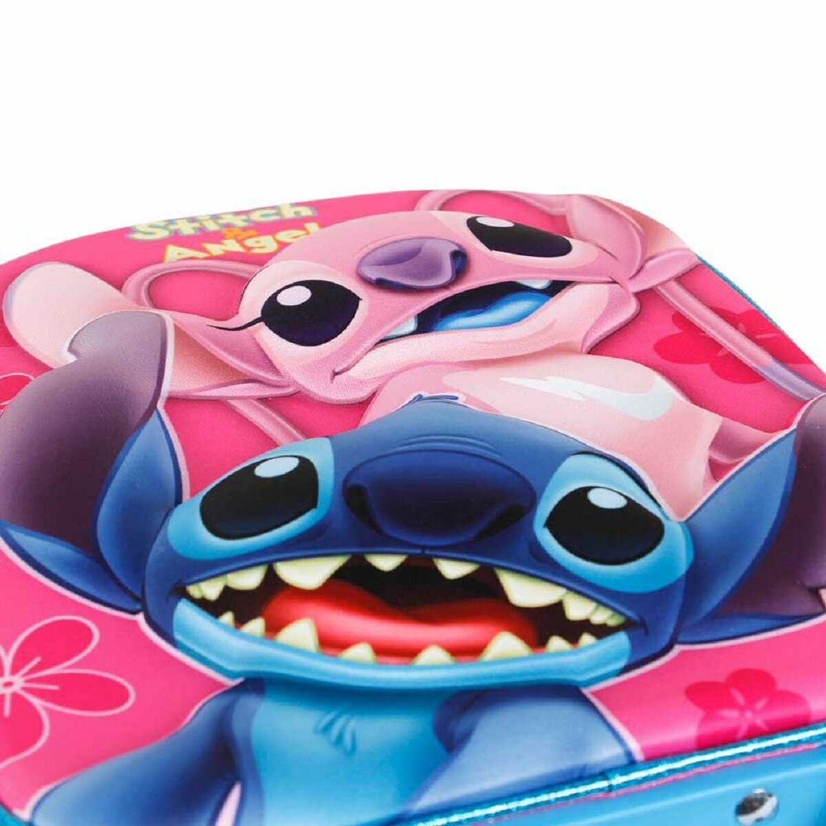 Nahaufnahme von Stitch und Angel auf pinkem Hintergrund.