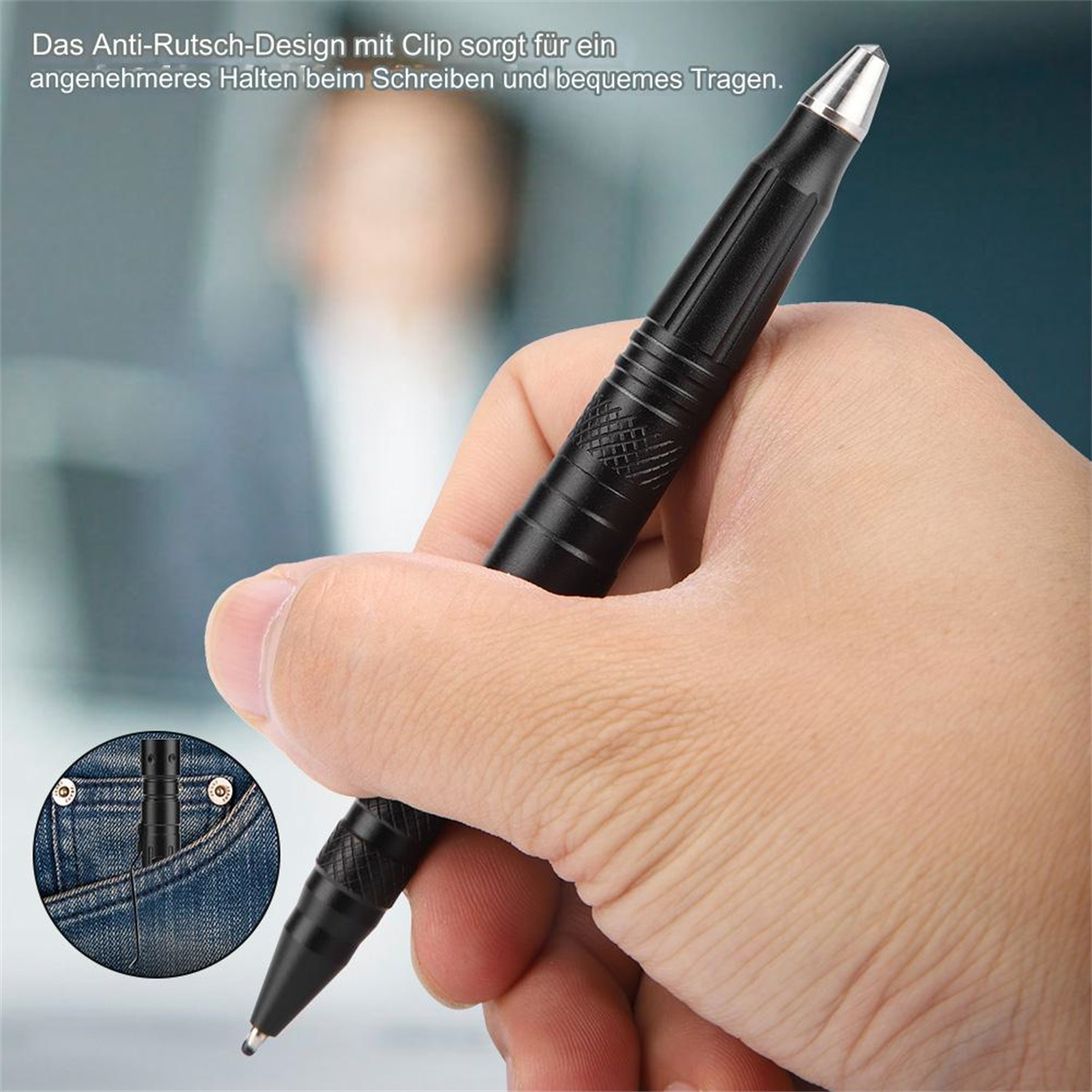 Eine Hand, die einen schwarzen Stift hält. Der Stift hat einen Taschenclip und die Spitze ist freigelegt, bereit zu schreiben.