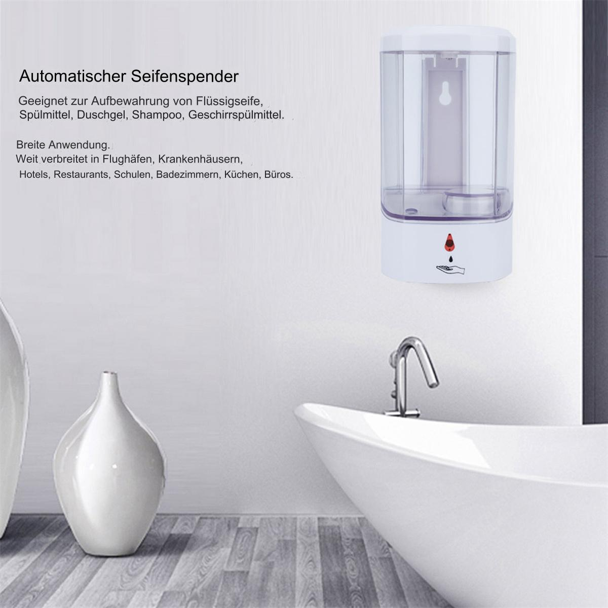 Weißer automatischer Seifenspender an einer Wand mit Badewanne und Wasserhahn.