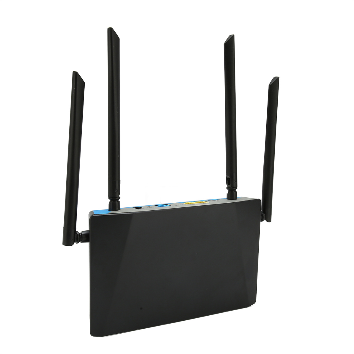Schwarzer Router mit 4 Antennen. Blaue Akzente. Weißer Hintergrund. Winkelansicht, Vorder- und Oberseite zeigend.