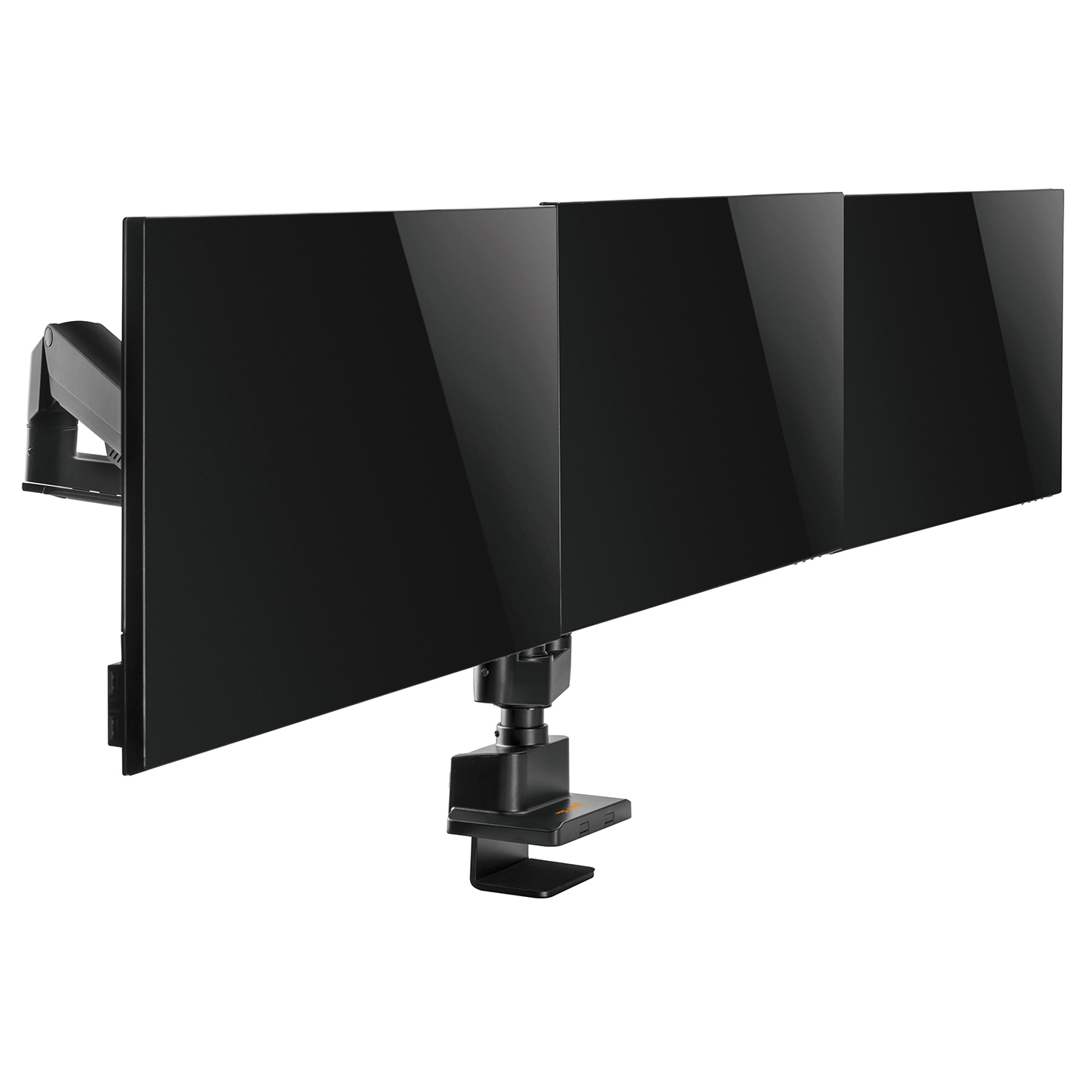 Drei schwarze Computermonitore auf einer Schreibtischhalterung, vor weißem Hintergrund.