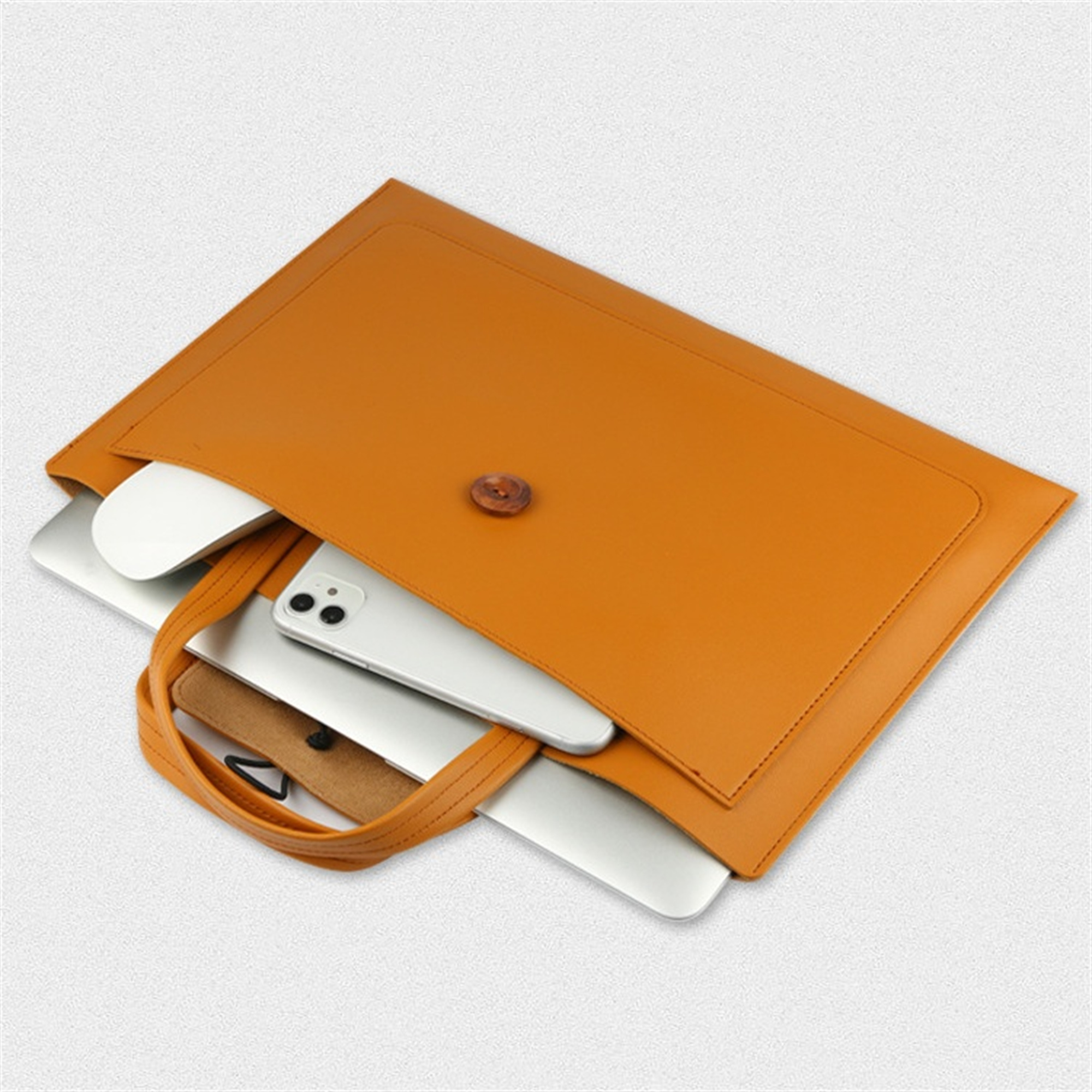 Orangefarbene Laptoptasche mit Laptop, Telefon und Maus.