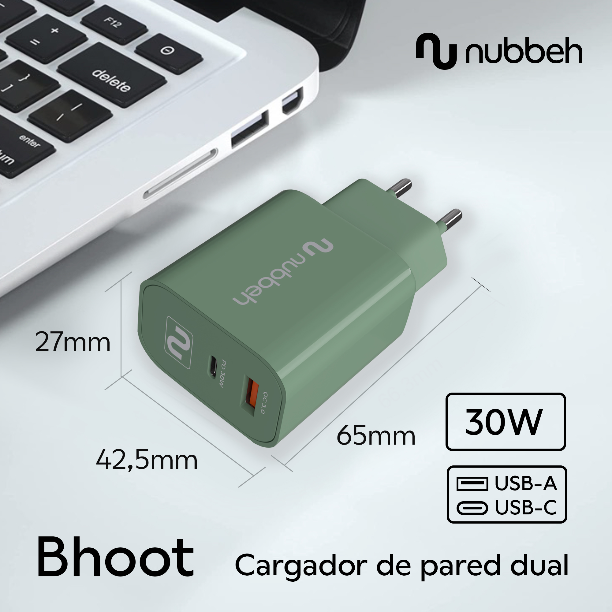 Cargador verde con medidas, un portátil en el fondo sobre blanco.