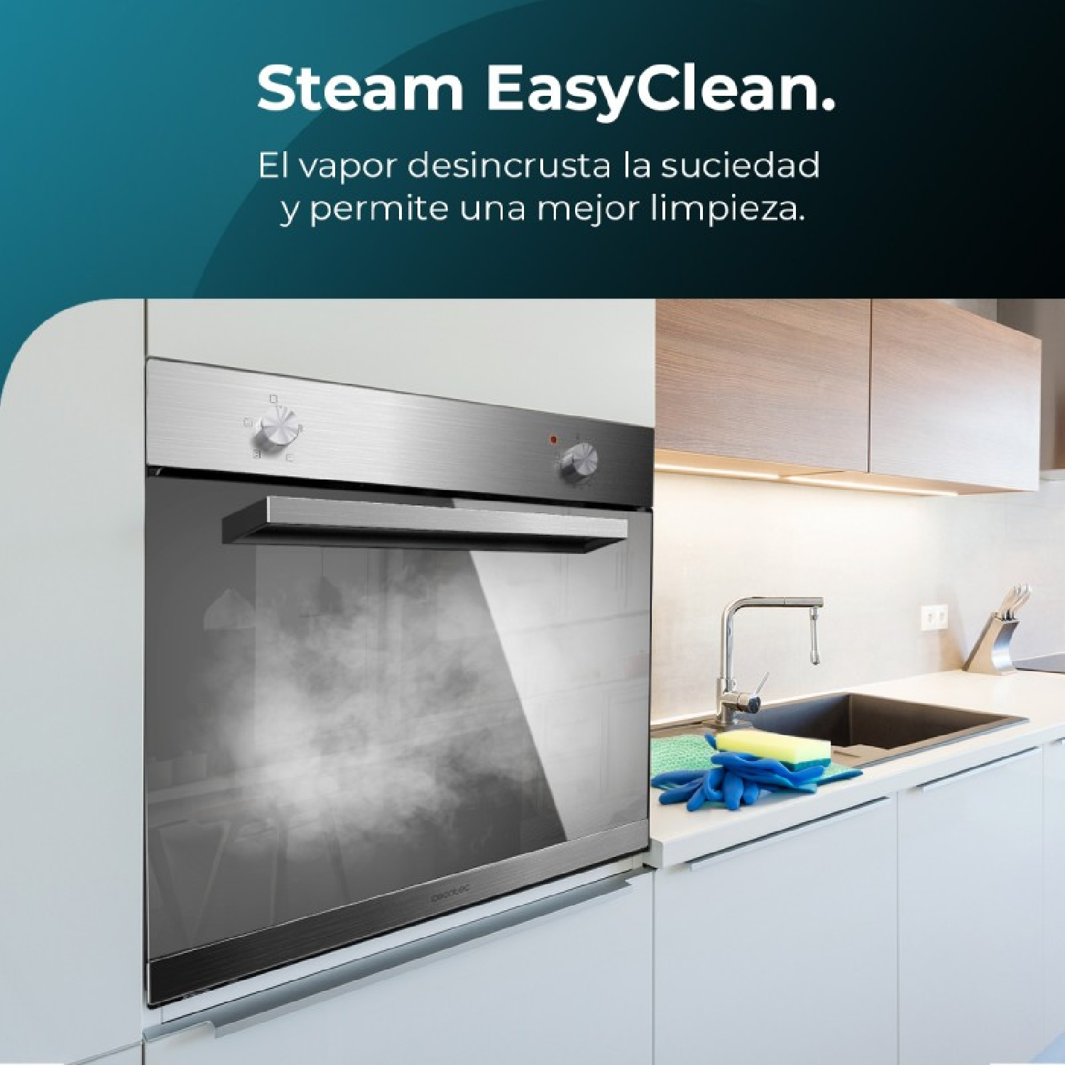 Horno con vapor y fondo de cocina. Se ven guantes de limpieza azules y amarillos.