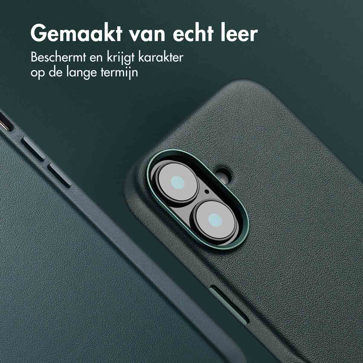Telefoonhoesje met cameralenzen. Donkergroene kleur, tekst bovenaan.