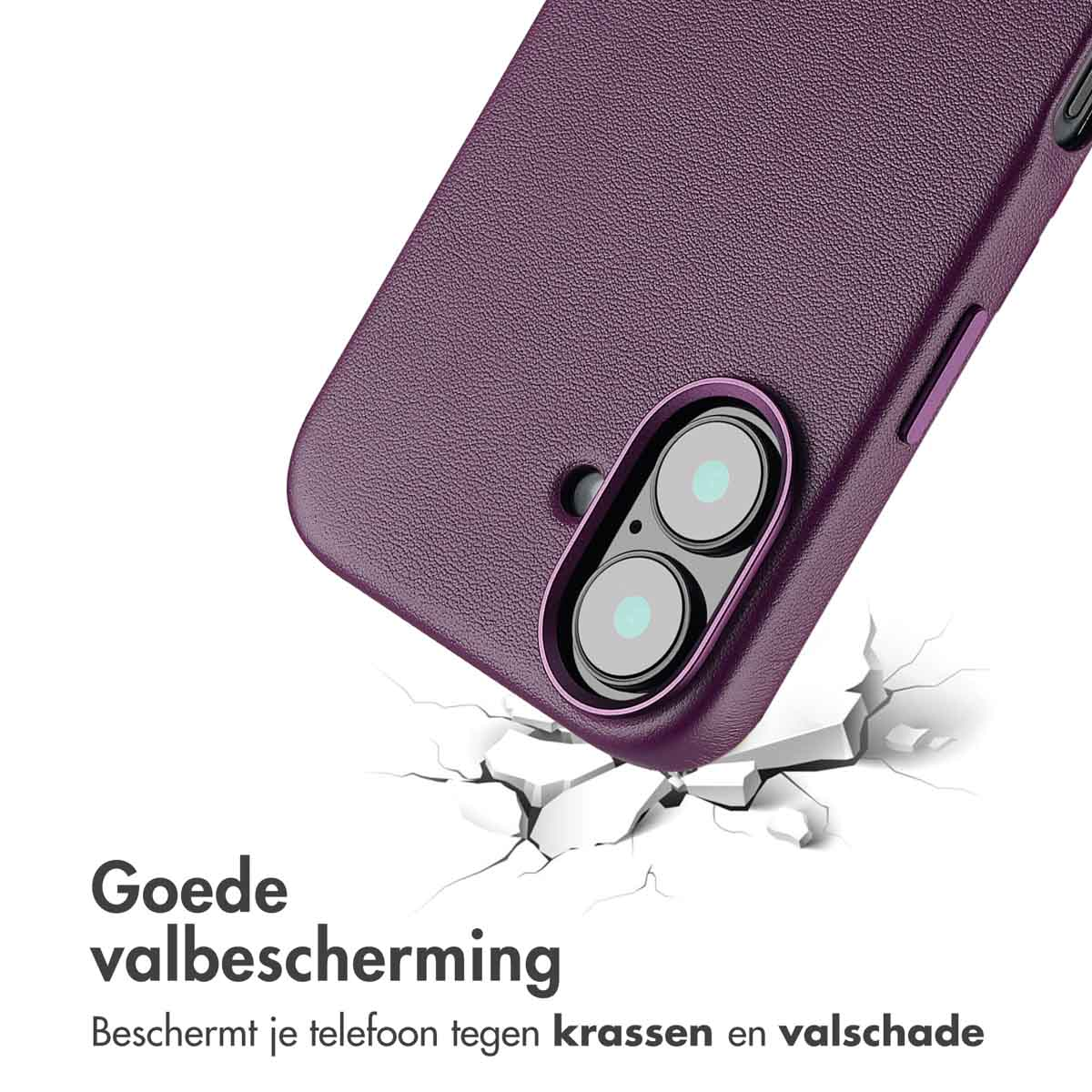 Paarse telefoonhoes met scheuren en tekst op wit.
