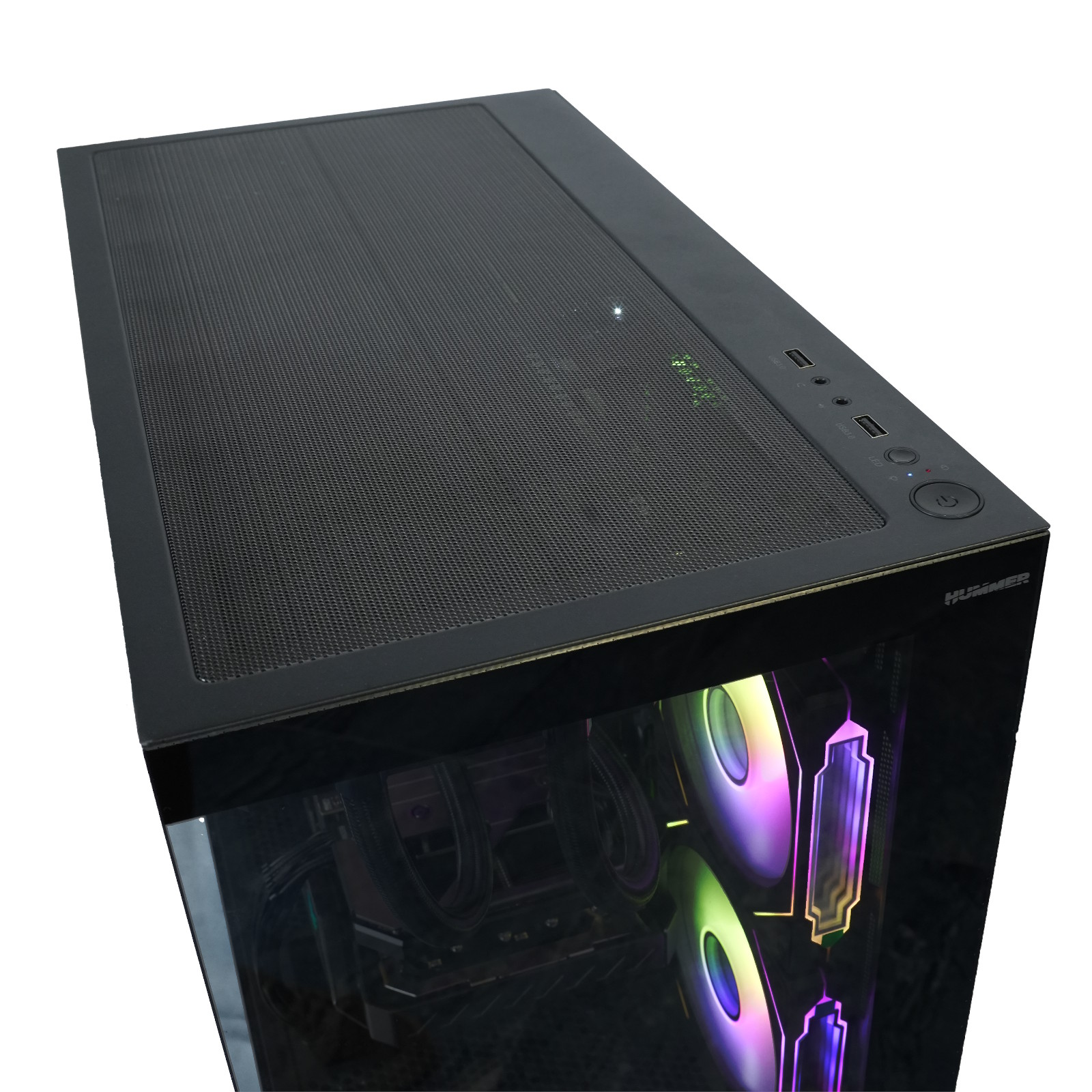 Carcasa de ordenador negra con parte superior de malla, mostrando los componentes internos con iluminación colorida.