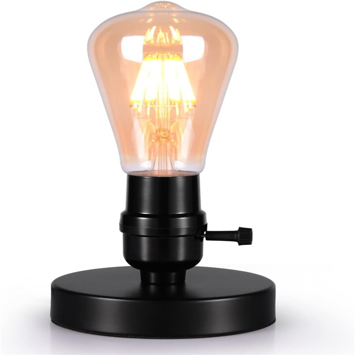 Schwarze Lampe mit schwarzem Sockel und Glühbirne. Die Glühbirne leuchtet.