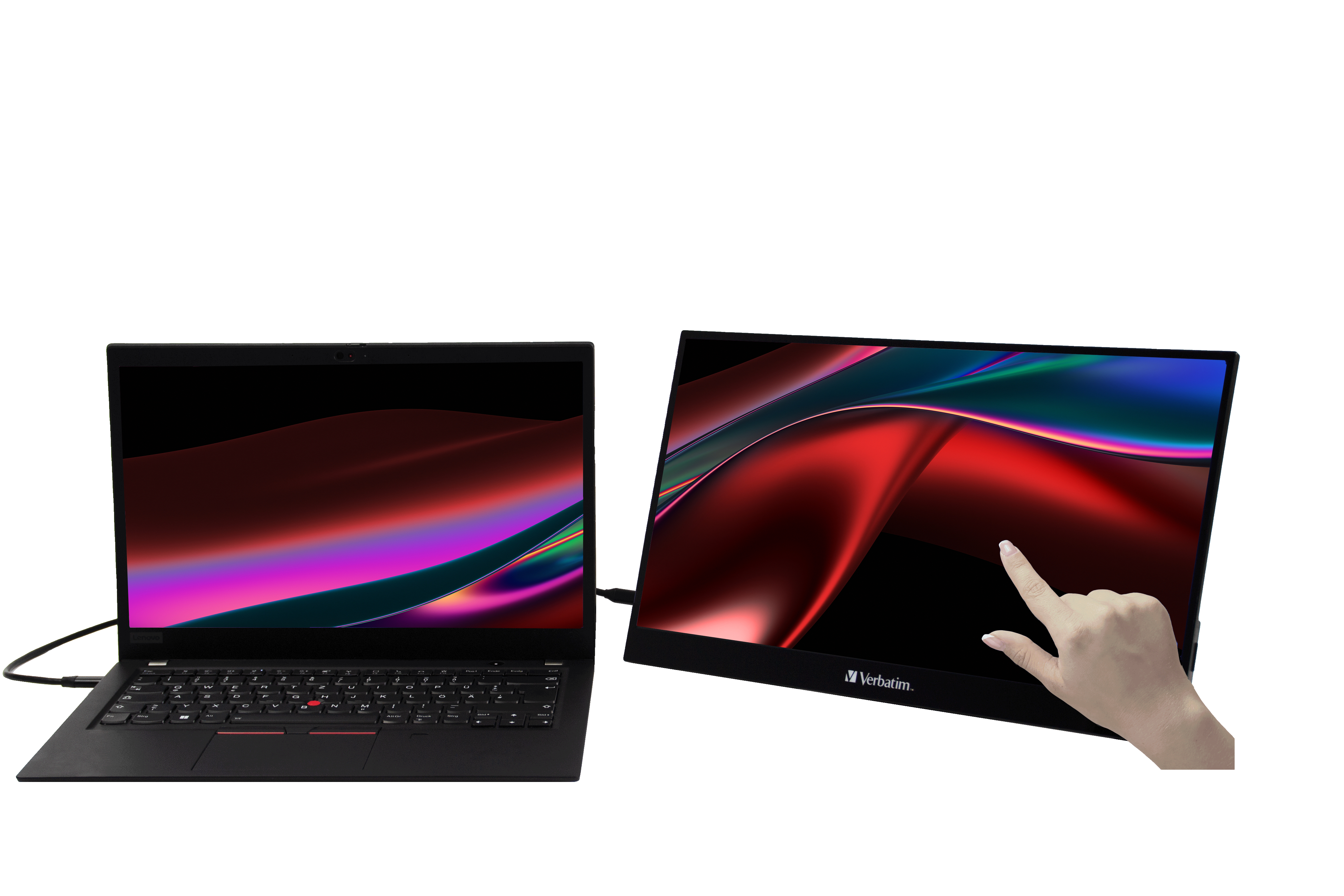 Laptop podłączony do przenośnego monitora, z ręką dotykającą ekranu monitora.