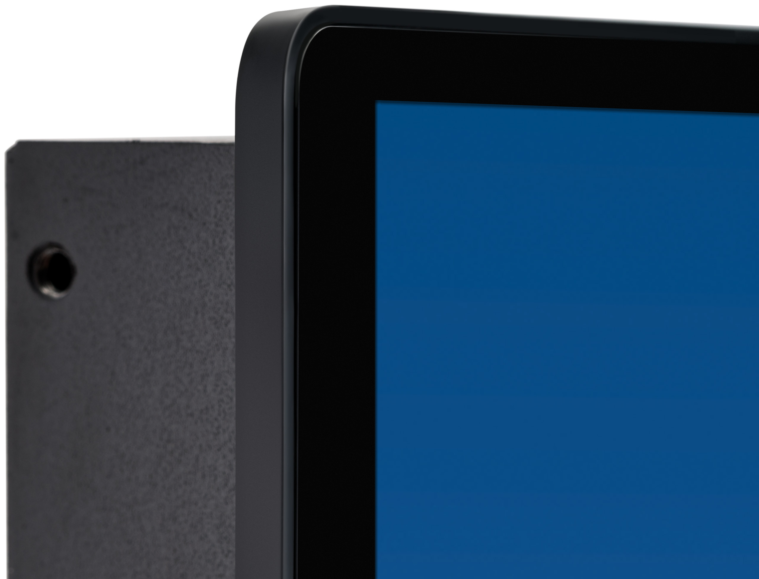 Zbliżenie rogu ekranu. Czarna obwódka, ciemna powierzchnia i niebieski ekran. Ekran jest zamontowany w czarnej ramie.