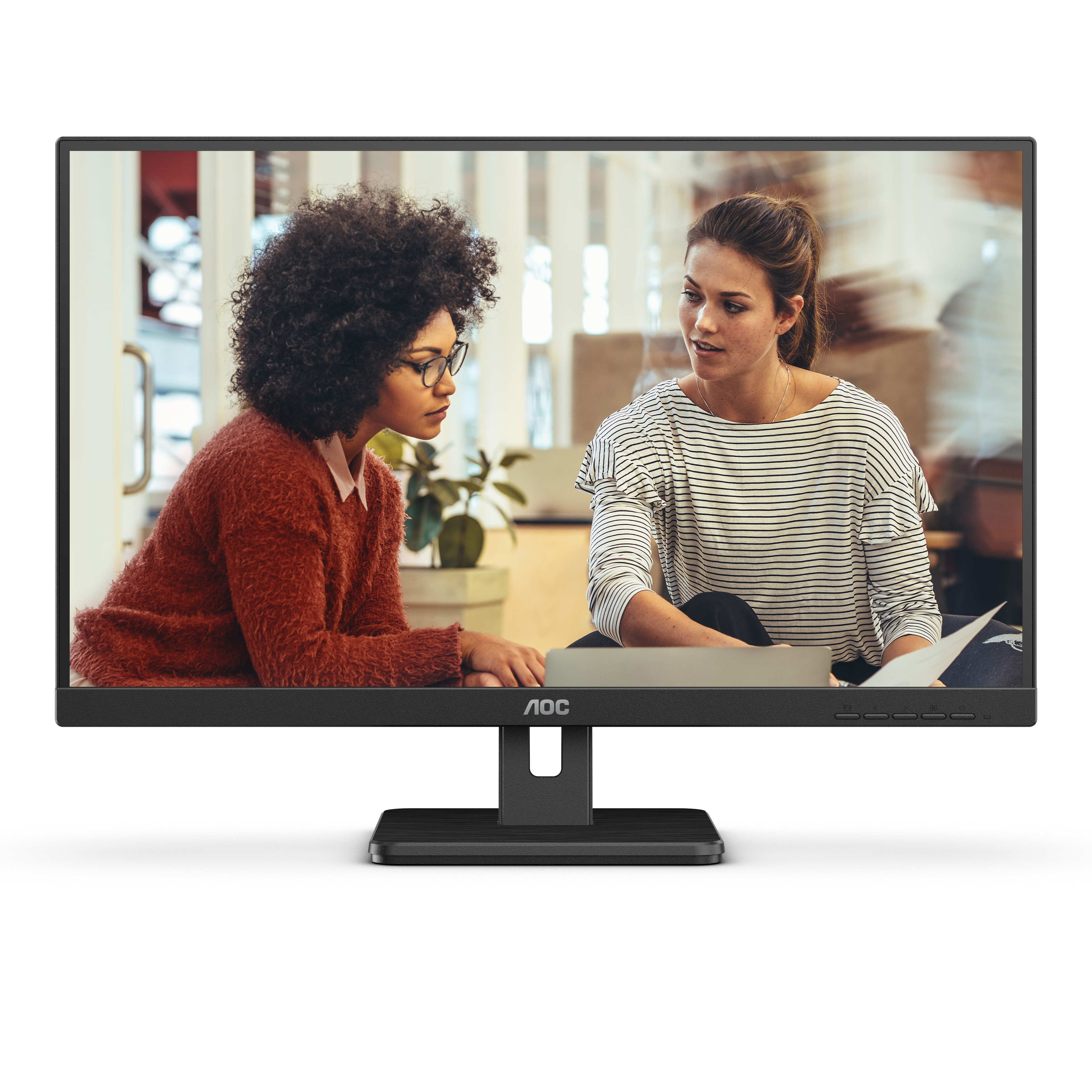 Due donne in un ufficio guardano documenti su un monitor AOC nero.