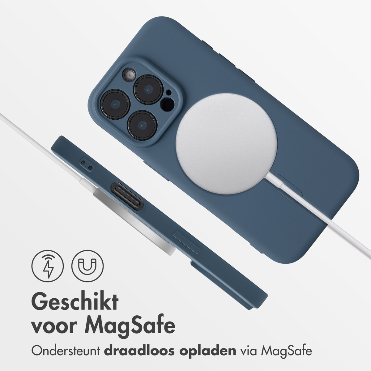 Une coque de téléphone bleue avec chargeur MagSafe. Le téléphone se charge, le chargeur est connecté.