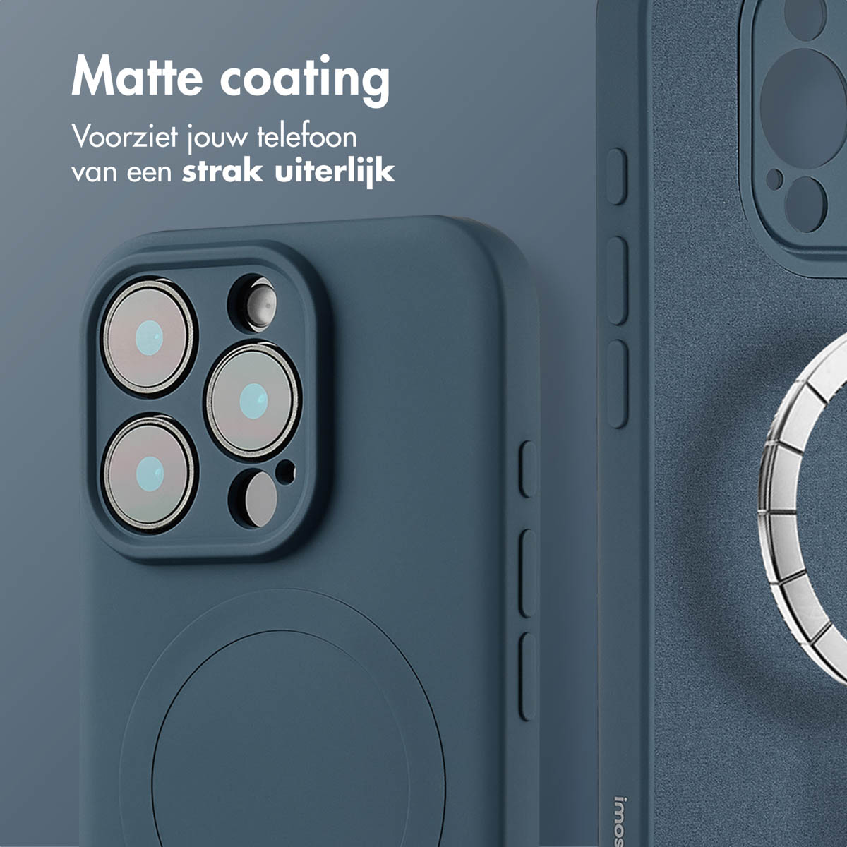 Gros plan sur des coques de téléphone bleues. Les coques ont une finition mate. Les objectifs de l'appareil photo sont visibles.