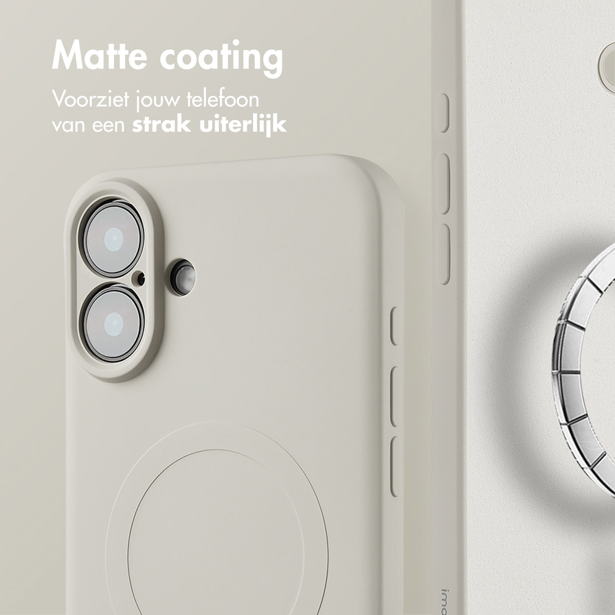 Deux coques de téléphone, blanches. Un téléphone est dans la coque. La coque a un cercle blanc.