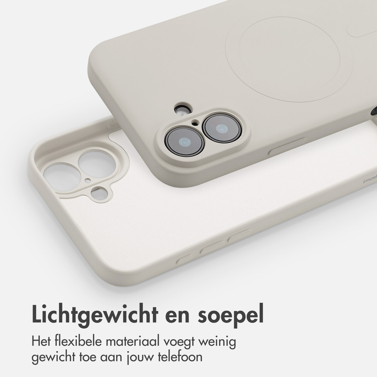 Deux coques de téléphone, la supérieure blanc cassé, avec découpe caméra.