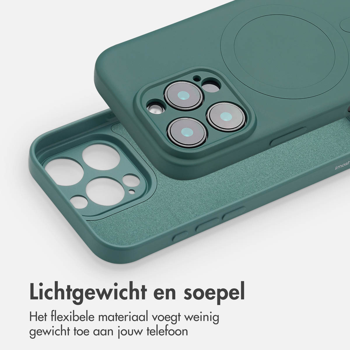 Groene telefoonhoes met drie camera-uitsparingen en een cirkelvormige uitsparing voor een oplader.