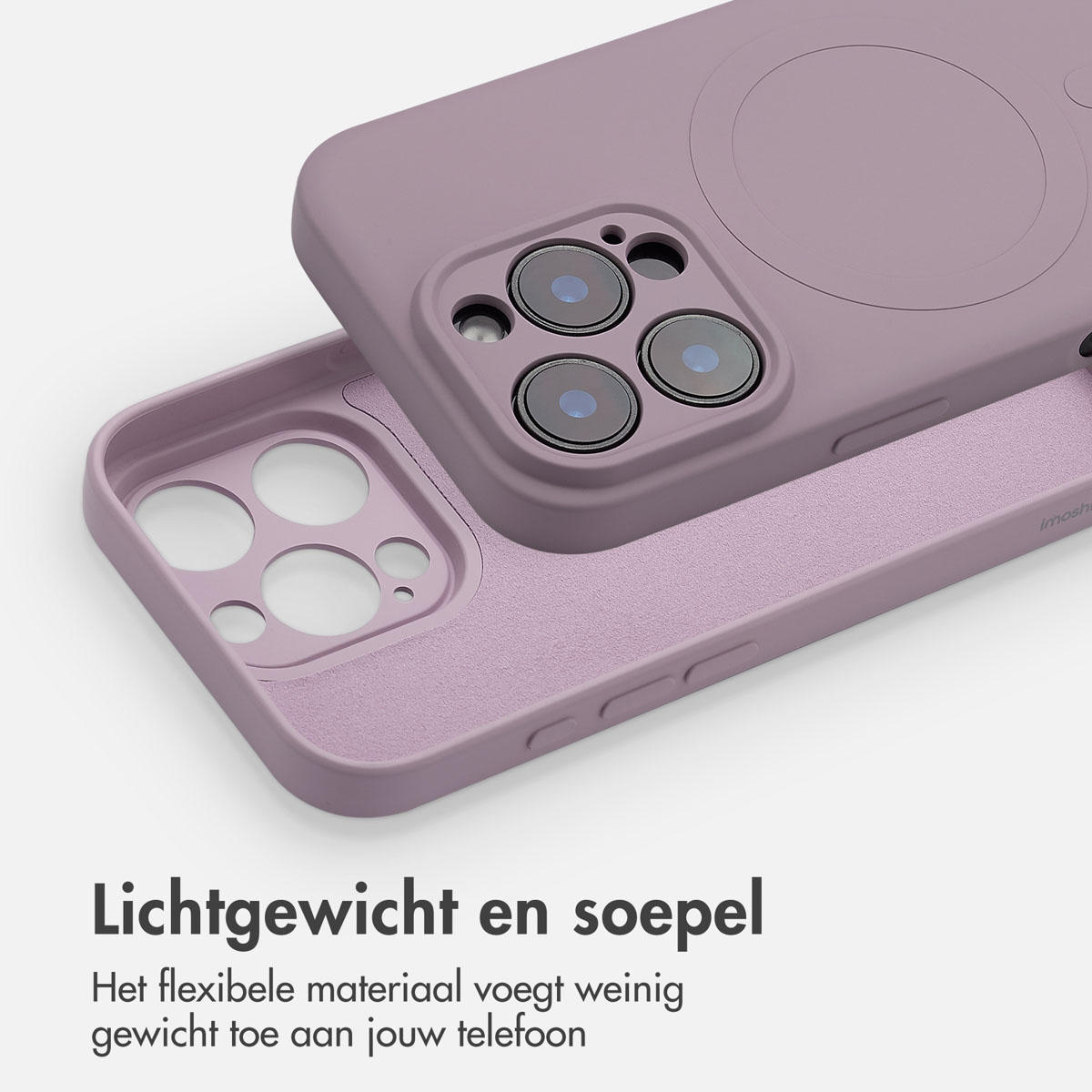 Deux étuis de téléphone lavande. L'un sur l'autre.
