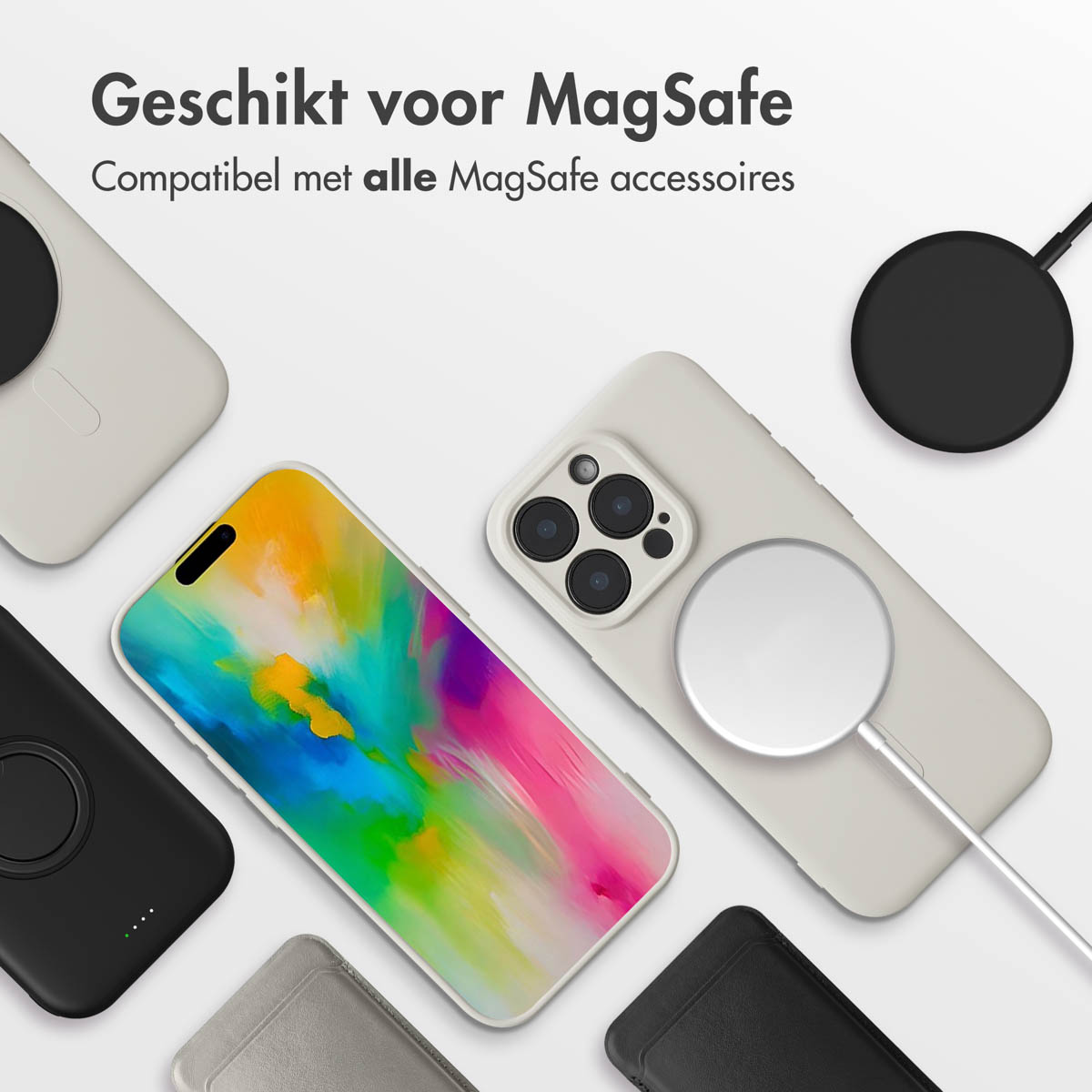 Une variété de téléphones et de coques. Certaines coques ont un cercle blanc pour MagSafe.