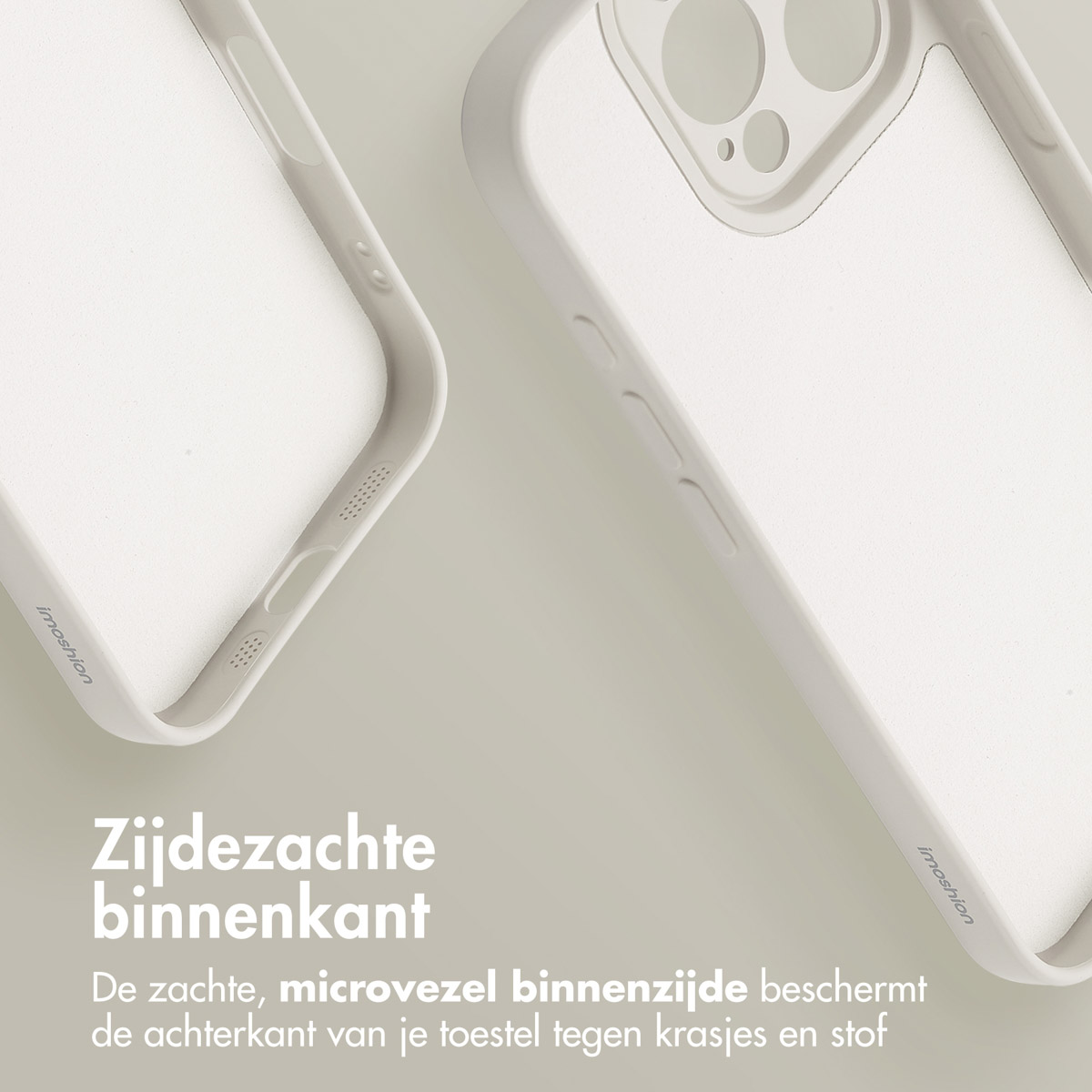 Gros plan sur deux coques de téléphone blanches. Les coques sont blanches avec une texture lisse.