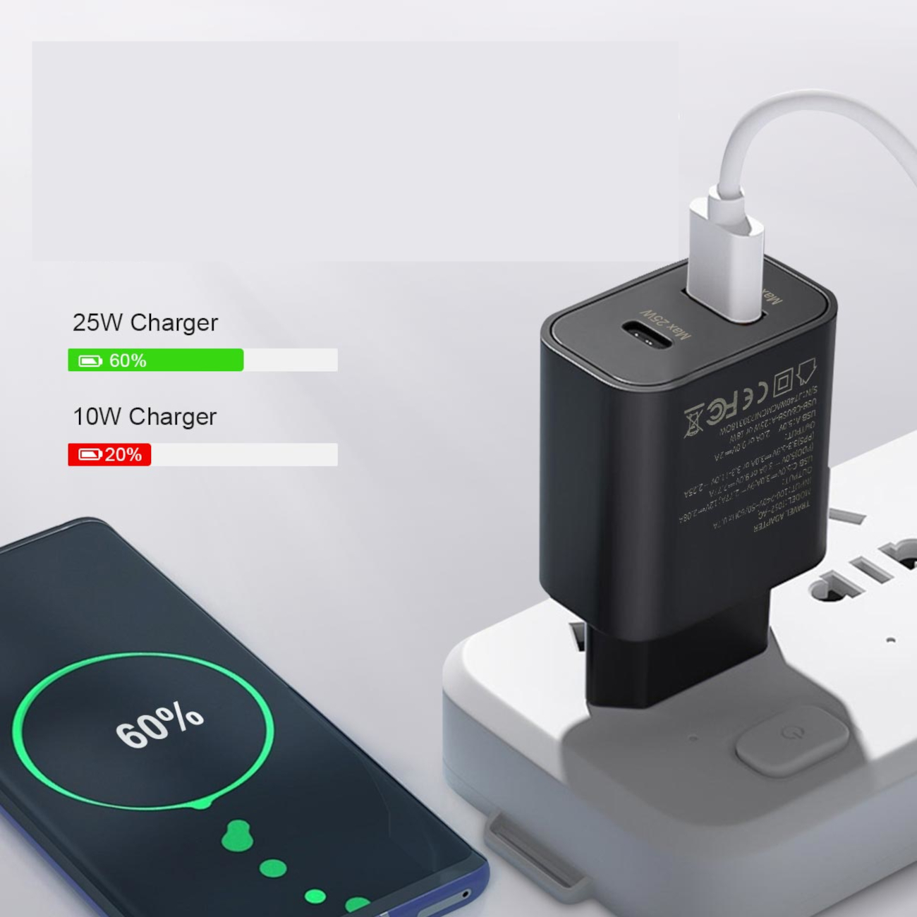 Schwarzer Ladeadapter in der Wand. Telefon lädt, zeigt 60 % und 25 W vs. 10 W.