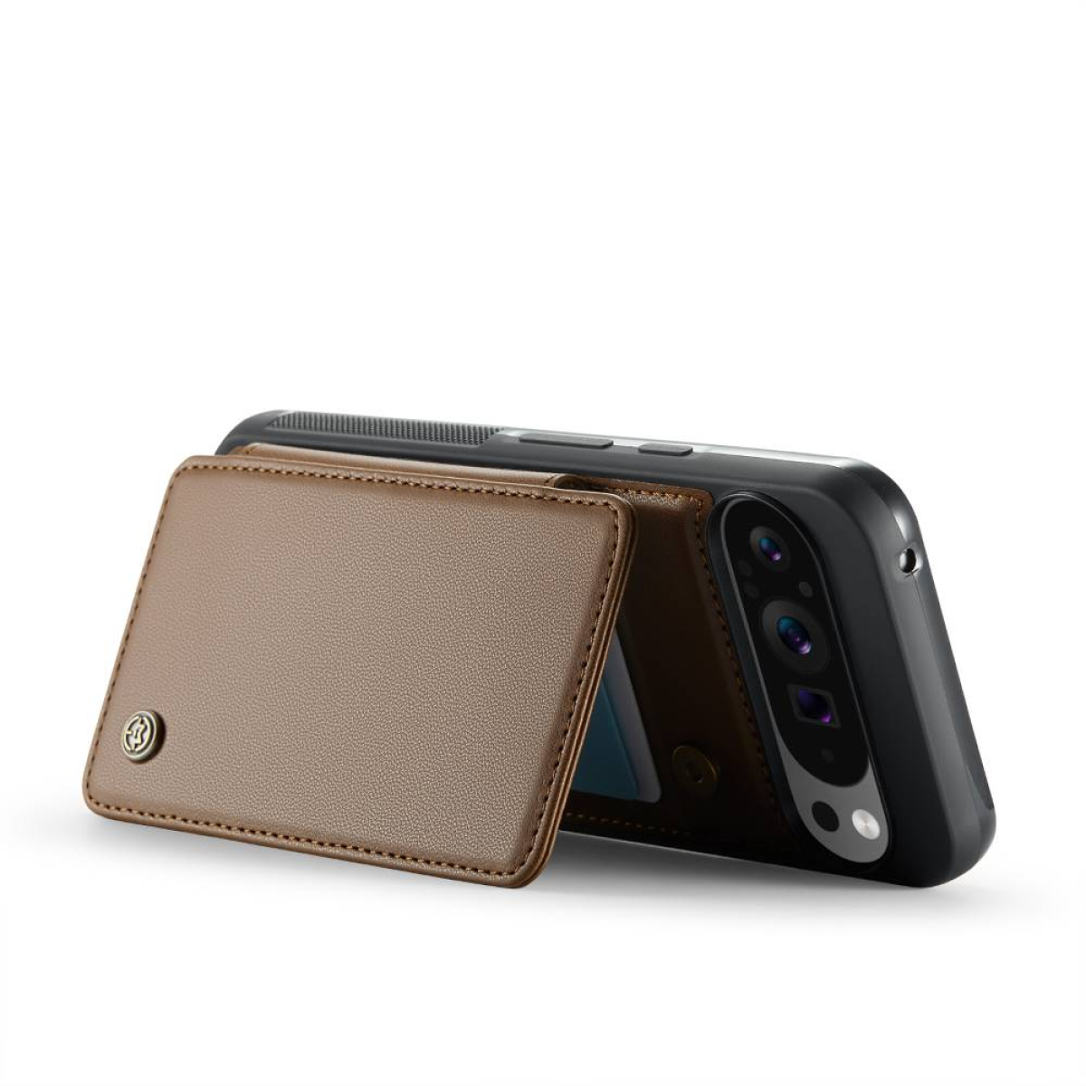 Eine braune Leder-Handyhülle mit Kartenhalter, befestigt an einem schwarzen Telefon. Die Hülle ist geöffnet.