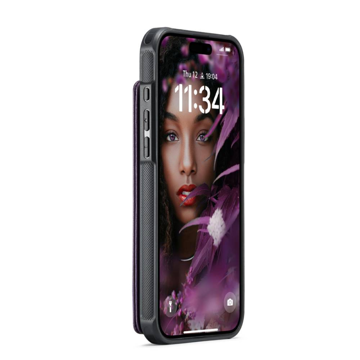 Ein Telefon in einer Hülle, auf dem Bildschirm ist das Gesicht einer Frau zu sehen. Die Hülle ist schwarz und lila.