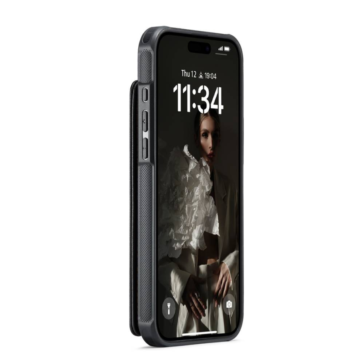 Eine schwarze Handyhülle mit einem Telefon darin. Das Telefon zeigt eine Frau und eine Uhrzeit.