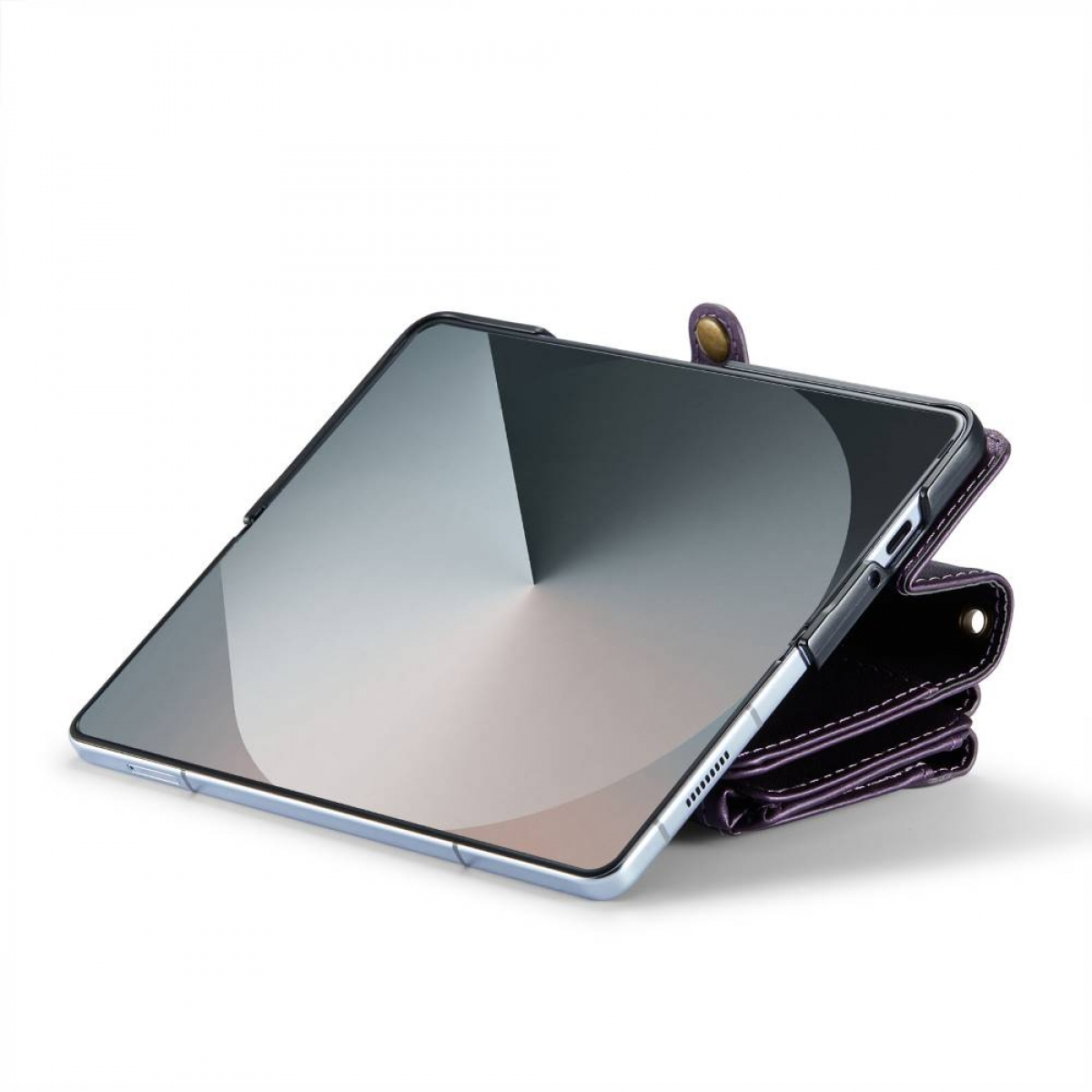 Ein Tablet in einer lila Lederhülle auf weißem Hintergrund.