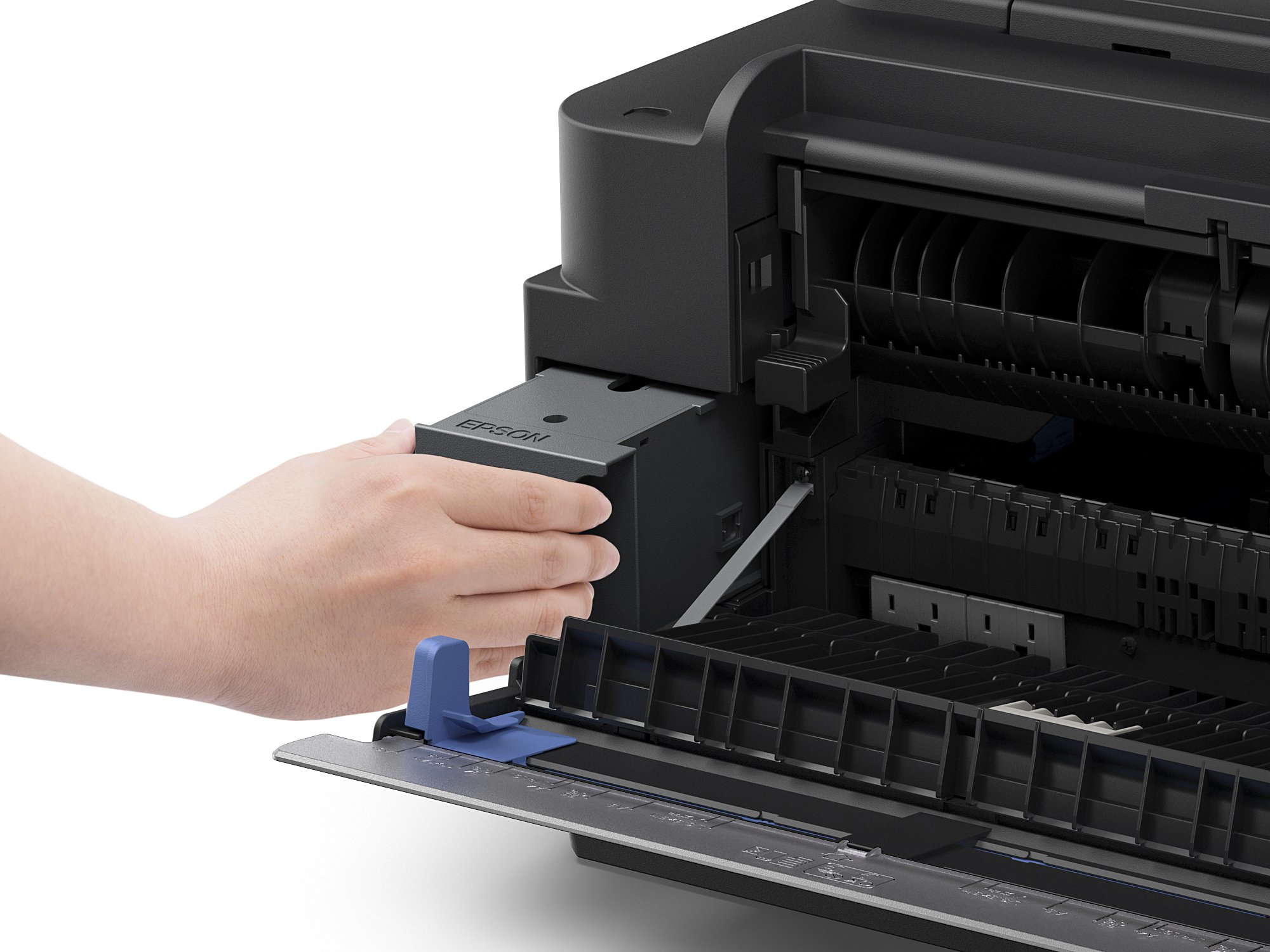 Mano che rimuove una cartuccia d'inchiostro nera da una stampante Epson.