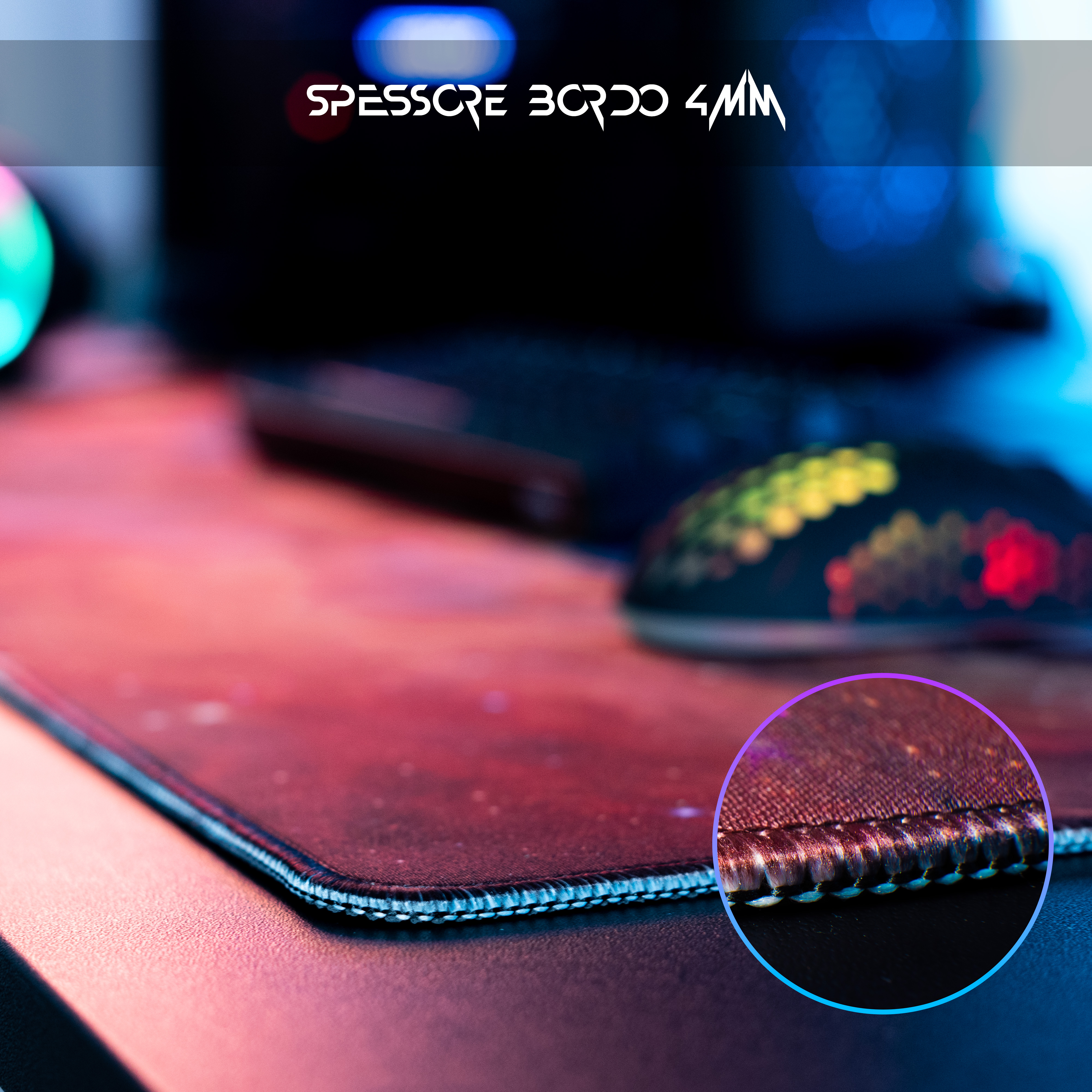 Primo piano di un tappetino per mouse da gaming rosso e nero. Il tappetino è su una superficie scura, con mouse e tastiera sfocati.