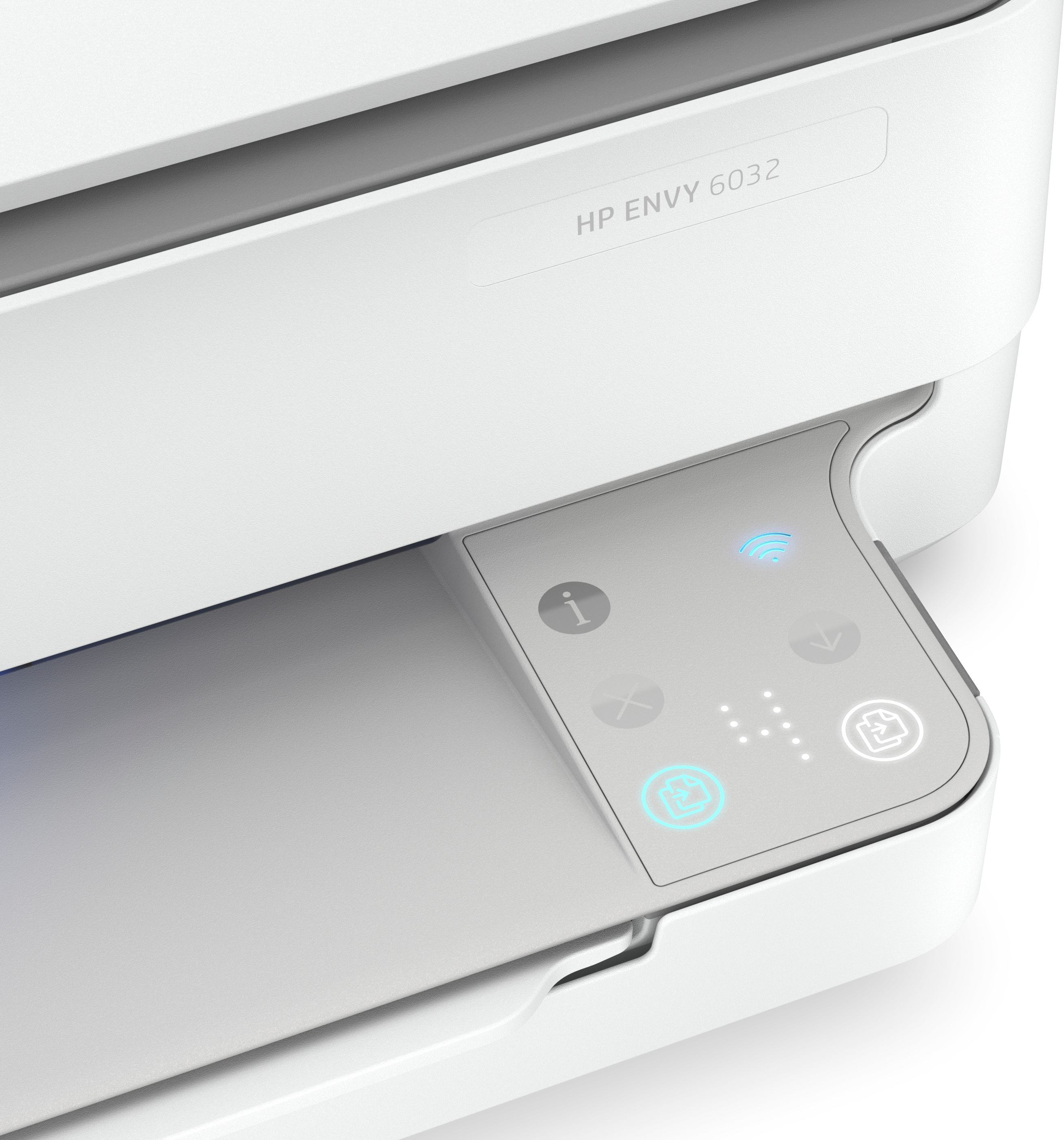Weißer HP ENVY 6032 Drucker mit Bedienfeld, das WLAN und andere Funktionssymbole zeigt.