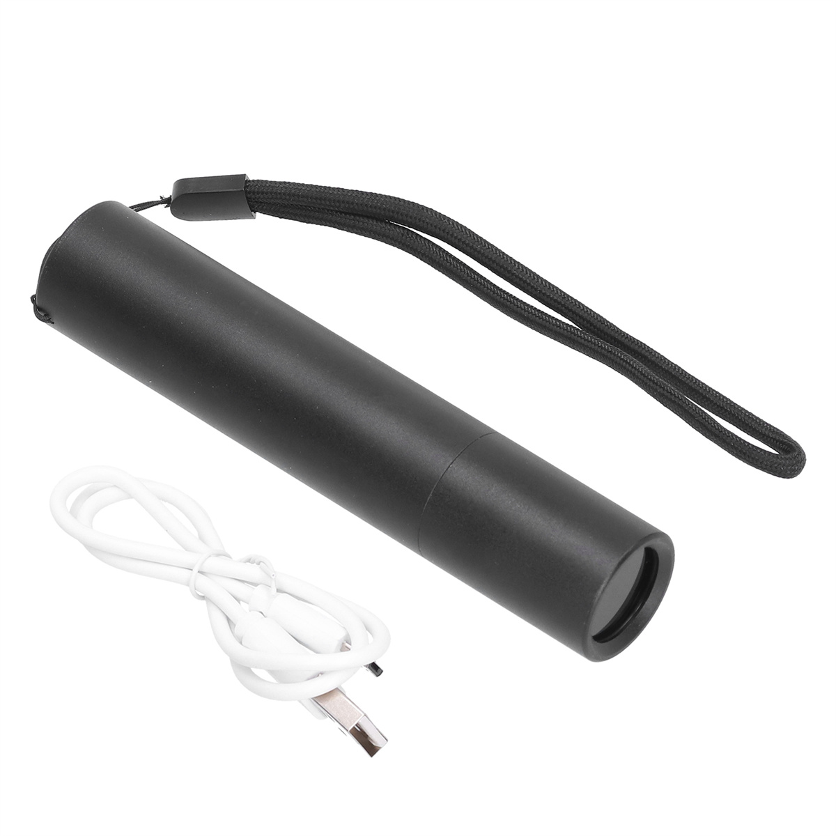 Schwarze Taschenlampe mit Handschlaufe und weißem USB-Kabel. Die Taschenlampe ist zylindrisch. Der Hintergrund ist weiß.