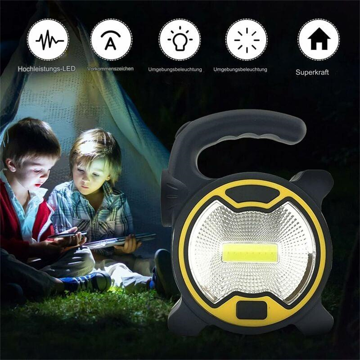 Zwei Kinder betrachten eine Taschenlampe. Die Taschenlampe ist schwarz und gelb, mit Lichtern.