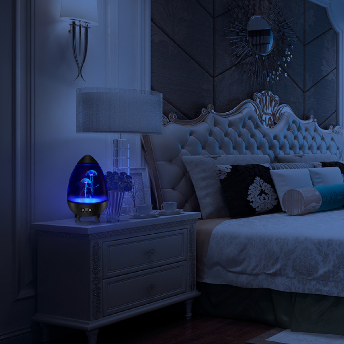 Schlafzimmer: Nachttisch mit Quallenlampe. Bett mit Kissen. Dunkle Atmosphäre.