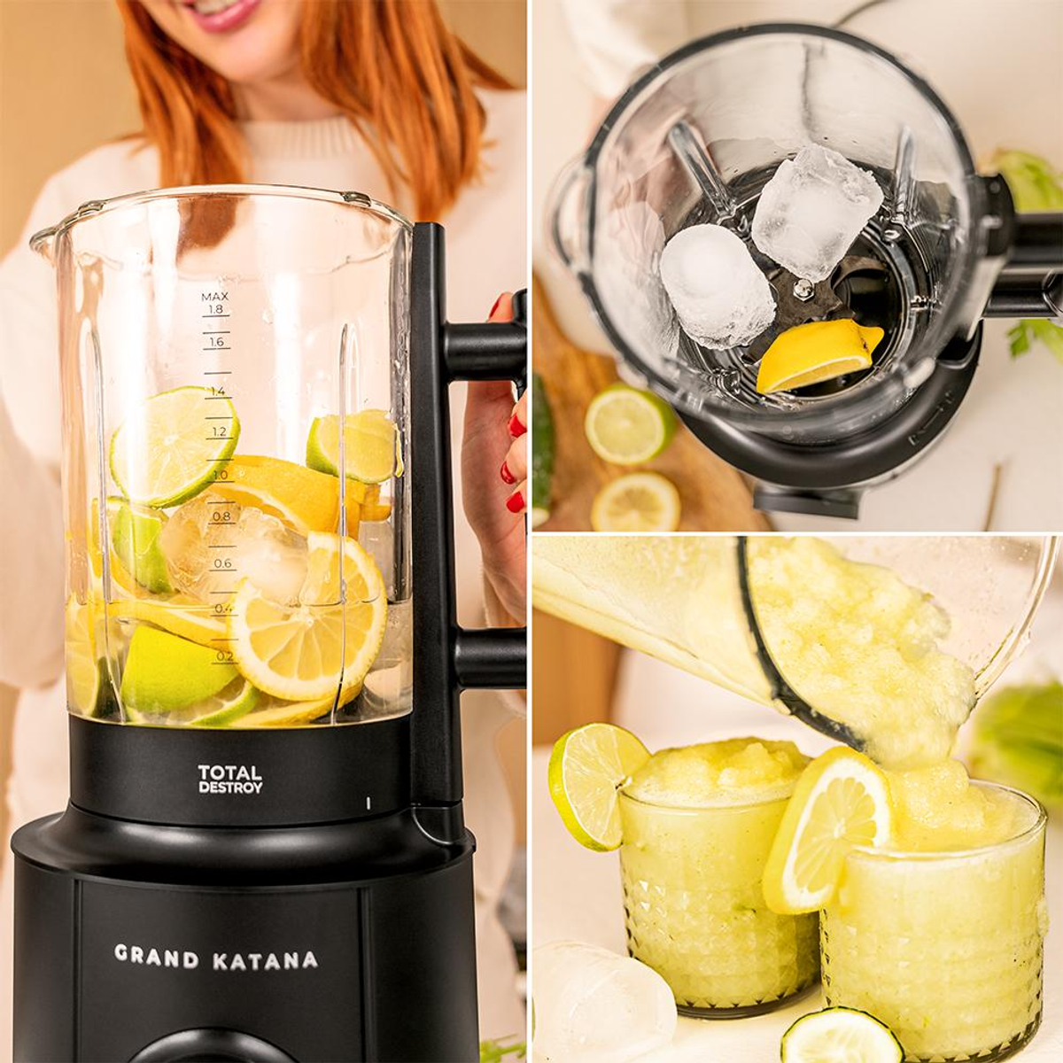 Mixer mit Früchten und Eis, Smoothie zubereiten.