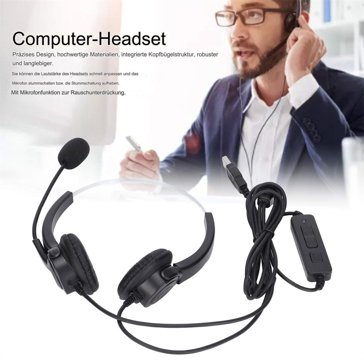 Headset mit Mikrofon und Steuerung, USB-Kabel. Ein Mann mit Brille ist im Hintergrund. Weißer Hintergrund.