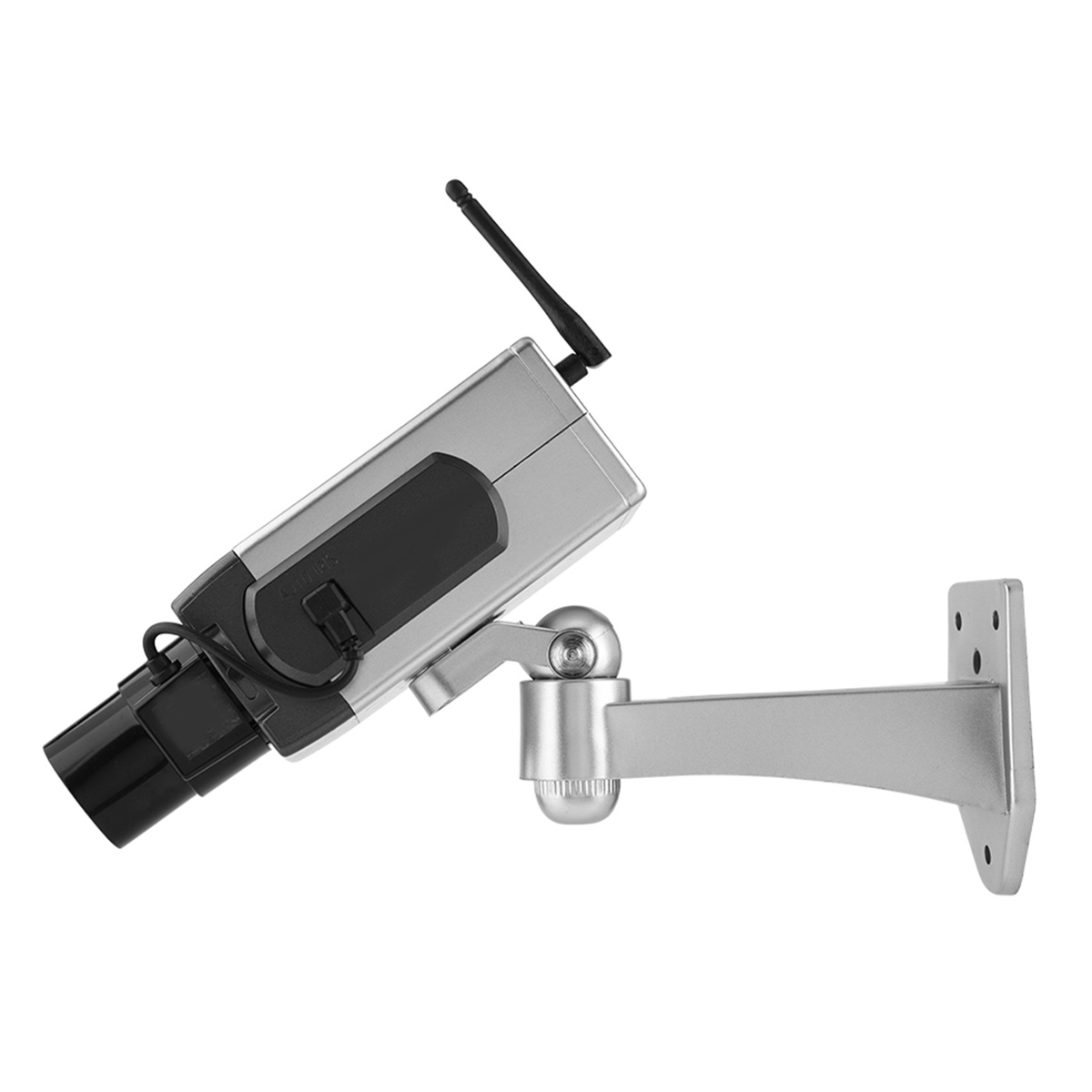 Silberne Überwachungskamera mit Antenne an Metallhalterung befestigt.