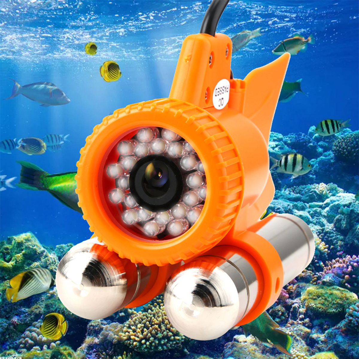 Unterwasserkamera in einer Szene im Ozean mit Fischen, Korallenriffen und Blasen.