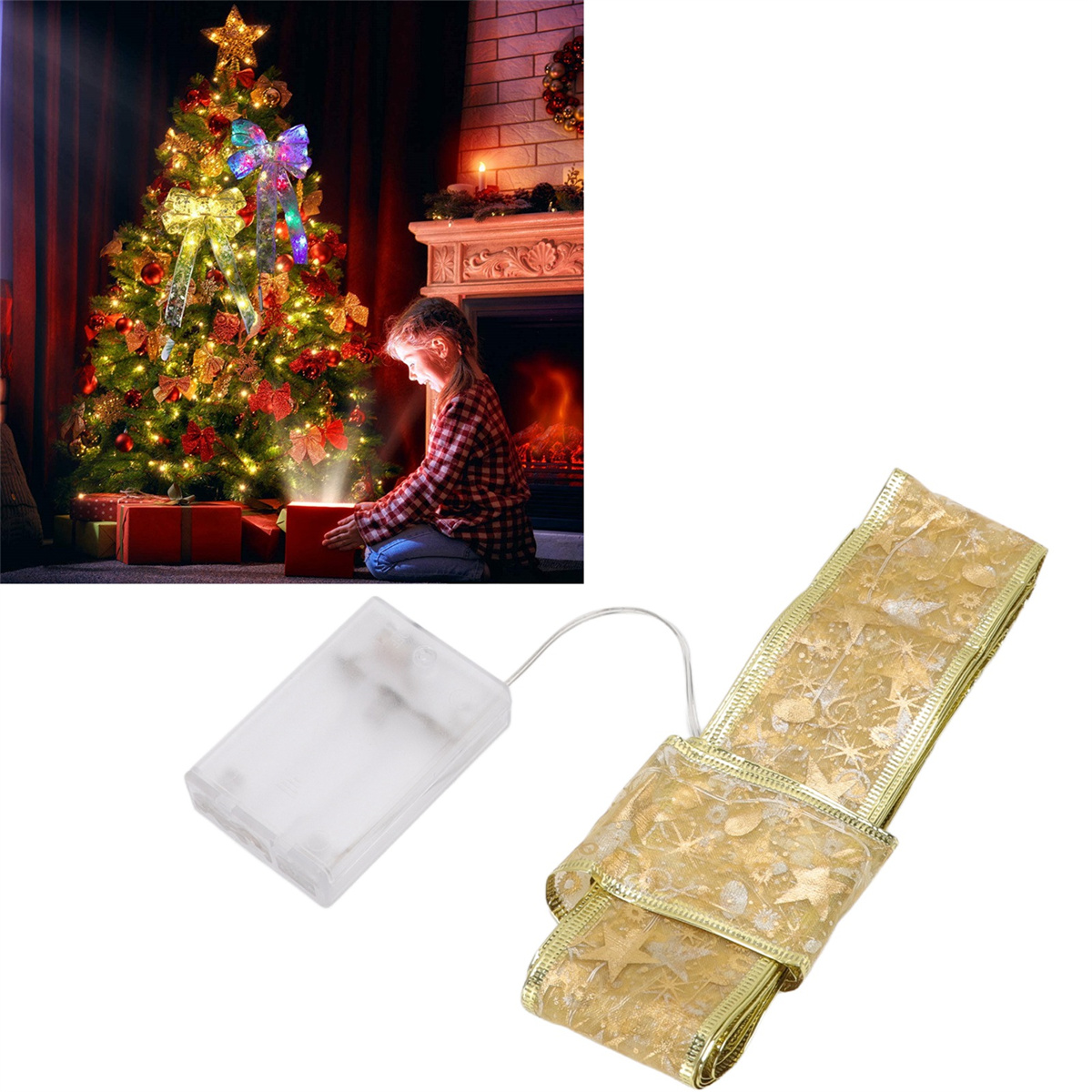 Weihnachtsszene mit Baum, Lichtern, Geschenken, Mädchen, Kamin und goldenem Band.