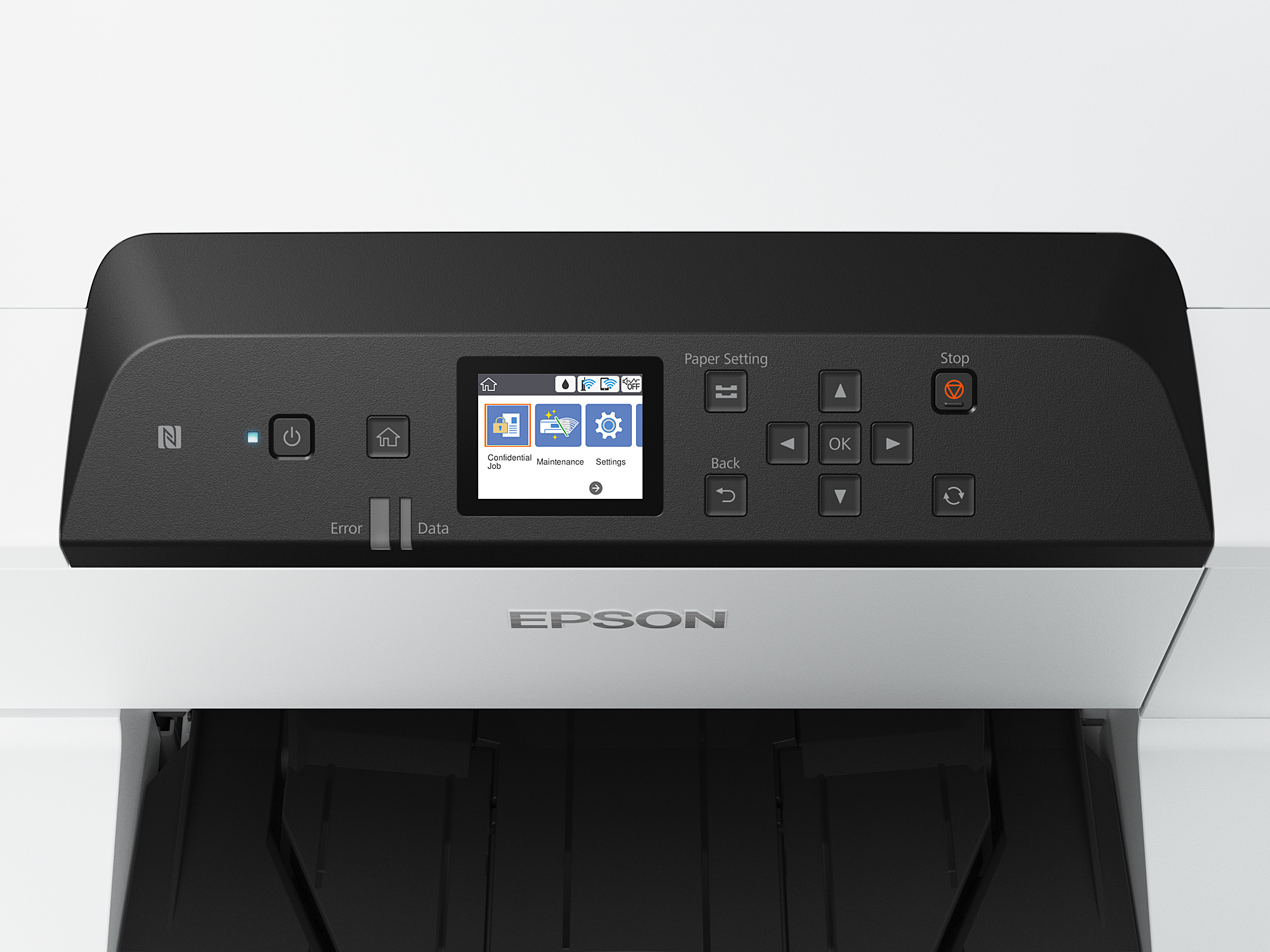 Primo piano del pannello di controllo di una stampante Epson, che mostra pulsanti, uno schermo e il logo Epson, su una superficie bianca.