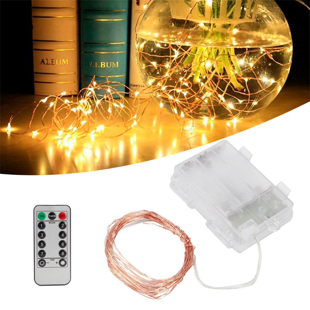 Lichterkette mit Fernbedienung und Akkupack. Die Lichter sind in einer Vase, im Hintergrund Bücher.