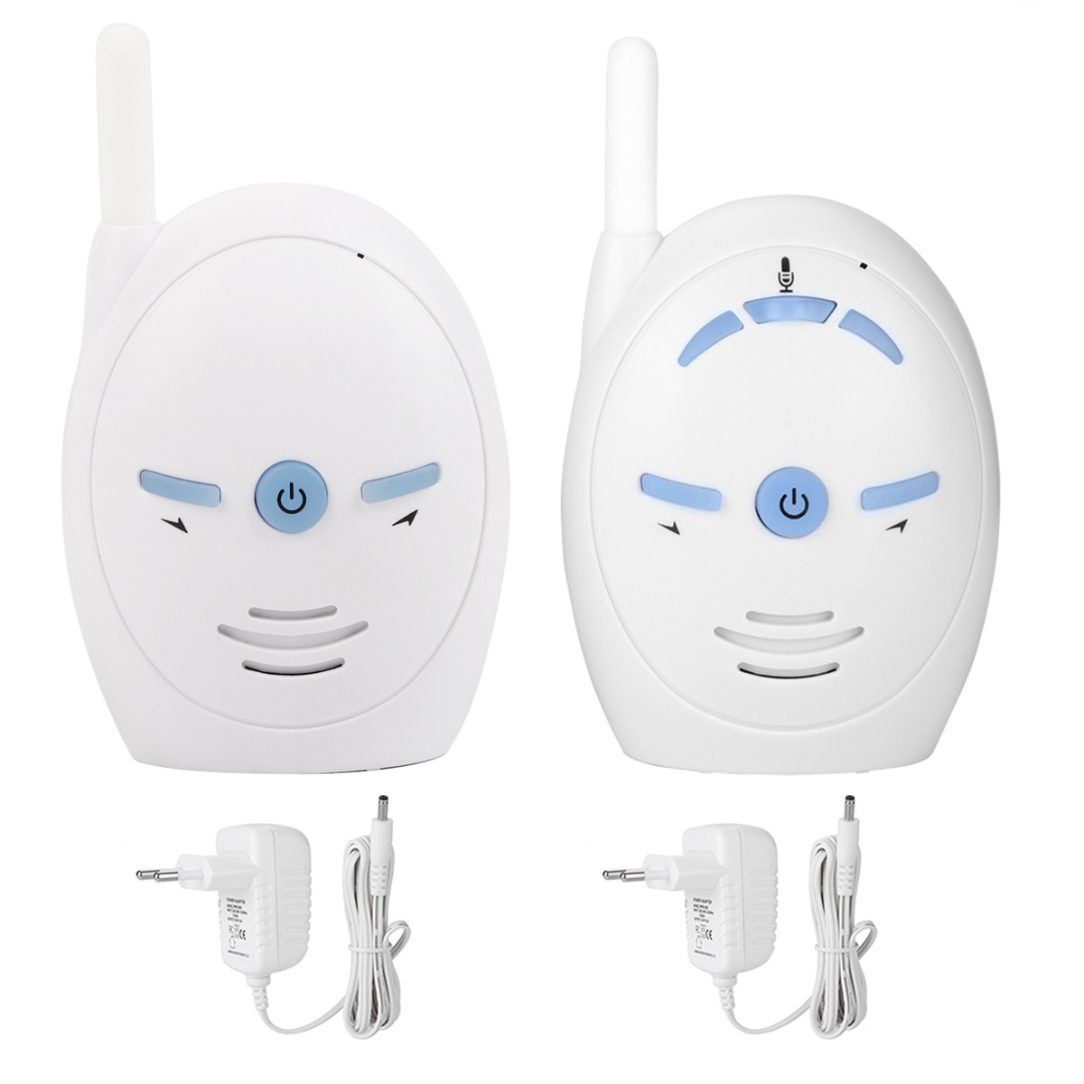 Zwei weiße Babyphone mit Antennen und Ladestationen. Weißer Hintergrund.