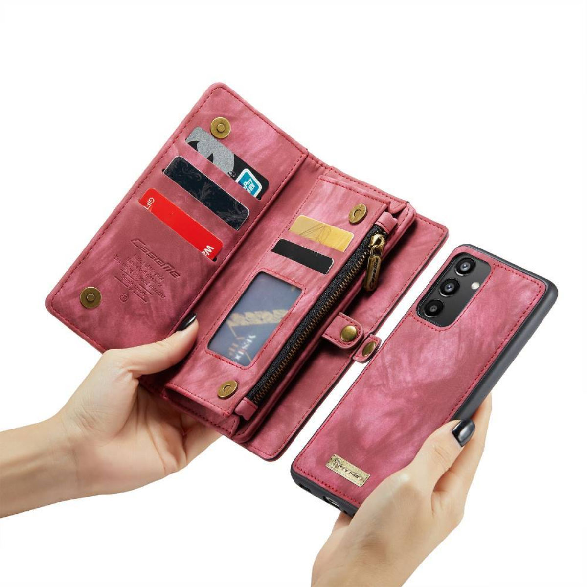 Hände halten eine pinke Handyhülle, offen, Karten sichtbar, Telefon seitlich.