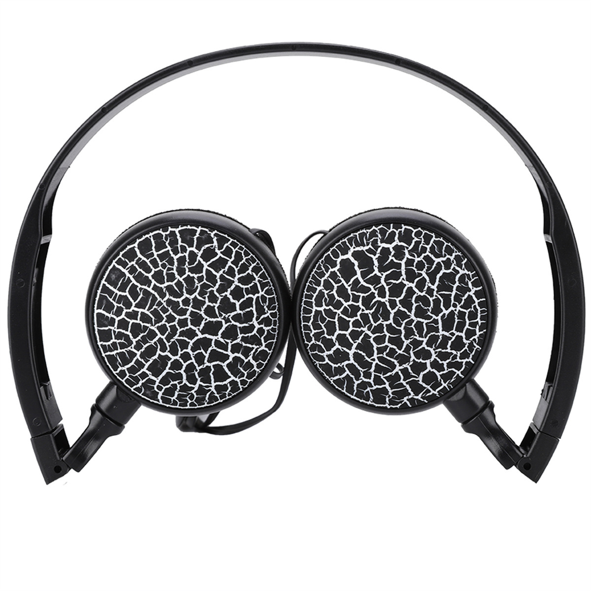 Schwarze Kopfhörer mit einem weißen Rissdesign auf den Ohrmuscheln. Das Kopfband ist ebenfalls schwarz.