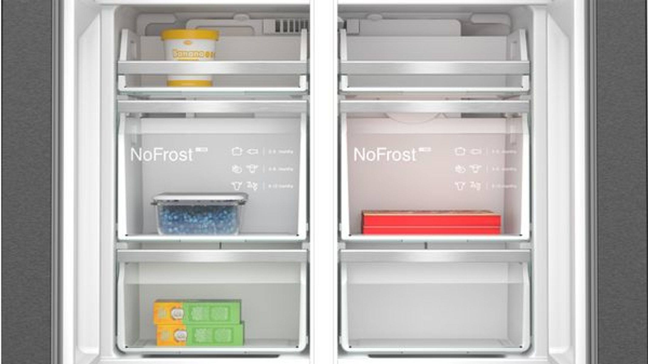 Kühlschrank-Innenraum mit transparenten Regalen. Enthält Lebensmittel wie Eis.