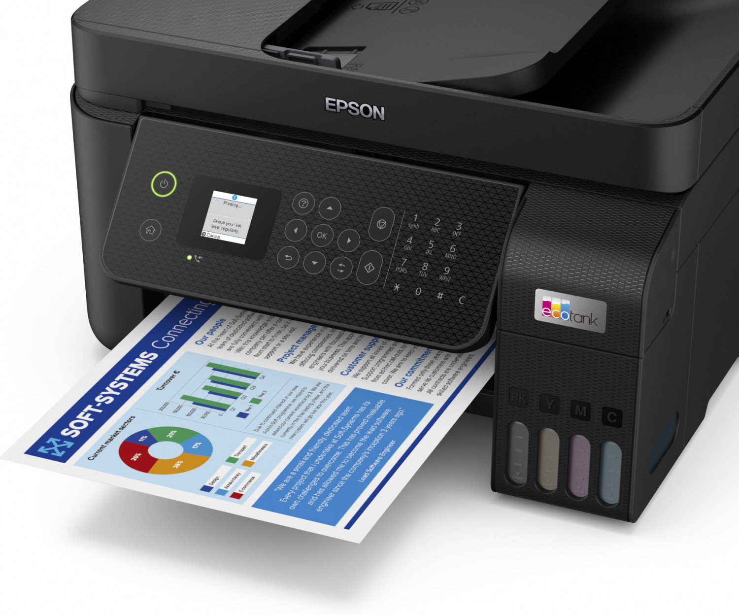 Stampante Epson nera che stampa un documento con grafici. Serbatoi d'inchiostro sul lato. Documento nel vassoio.