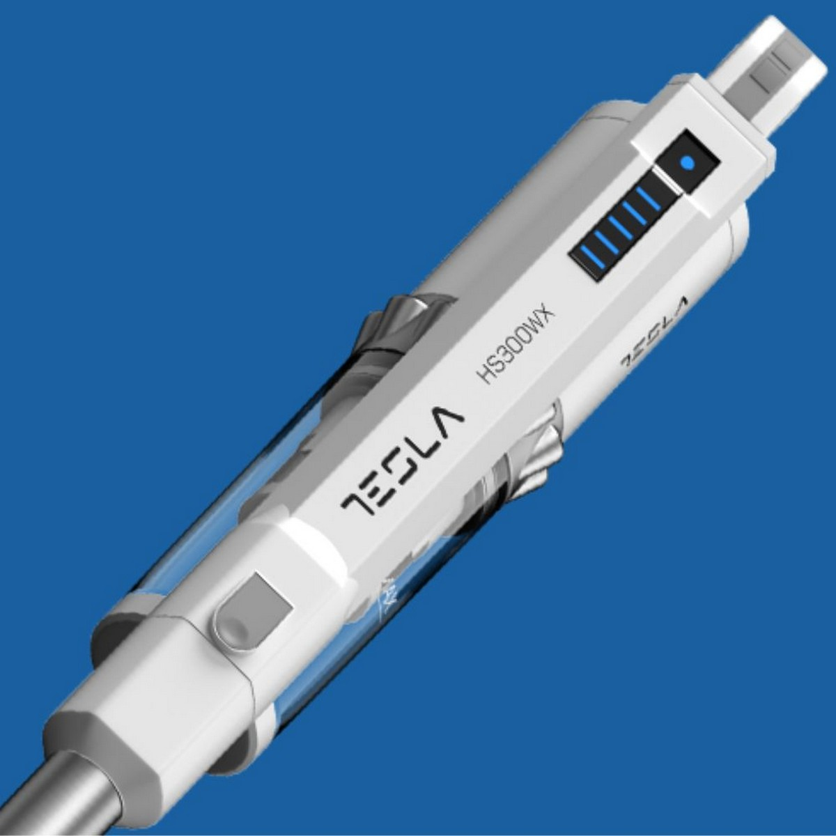 Un cable de carga Tesla blanco y plateado con fondo azul. El cable tiene un USB-C y el logotipo de Tesla.